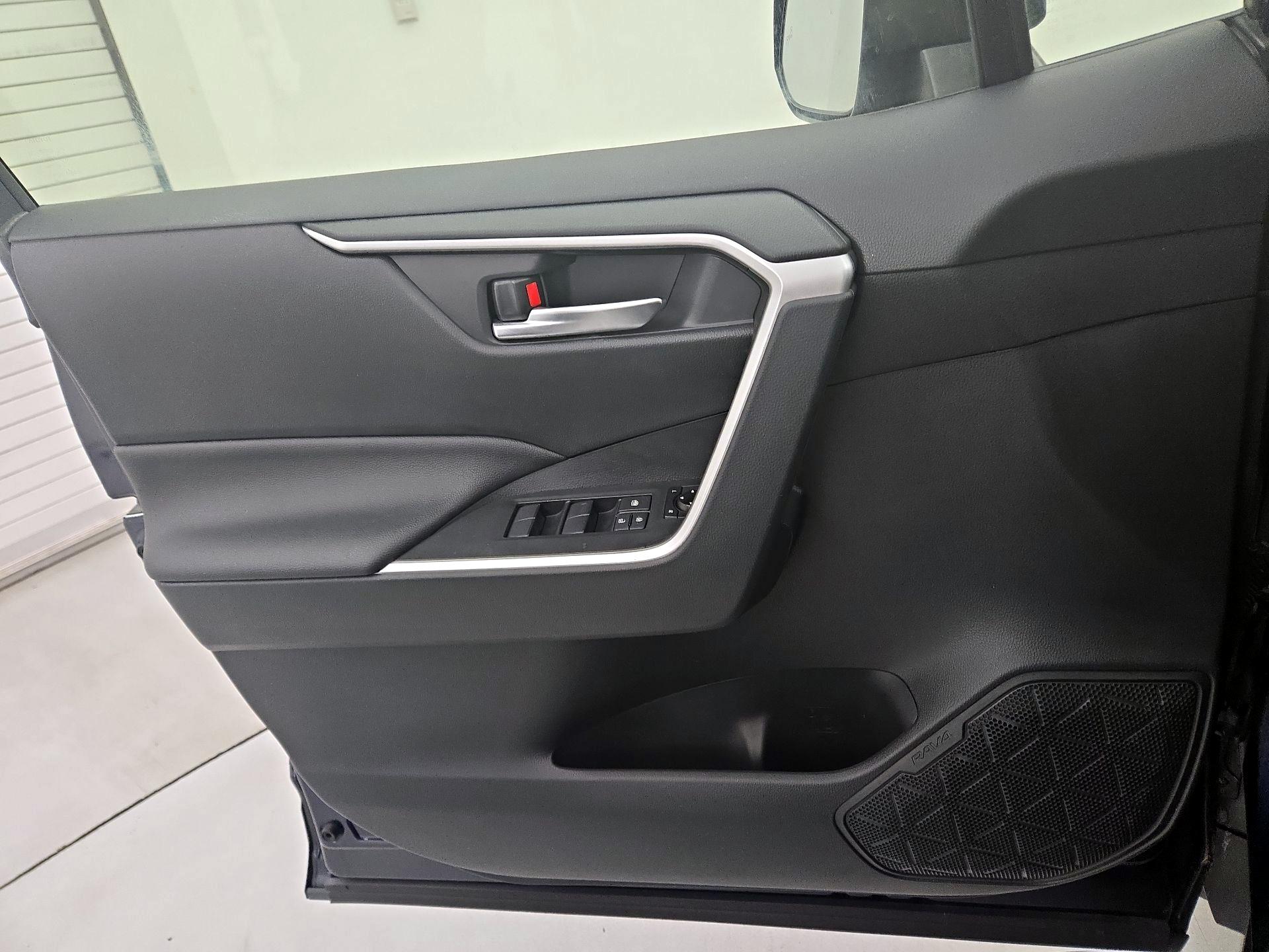 Thumbnail: 2019 Toyota RAV4 - 12
