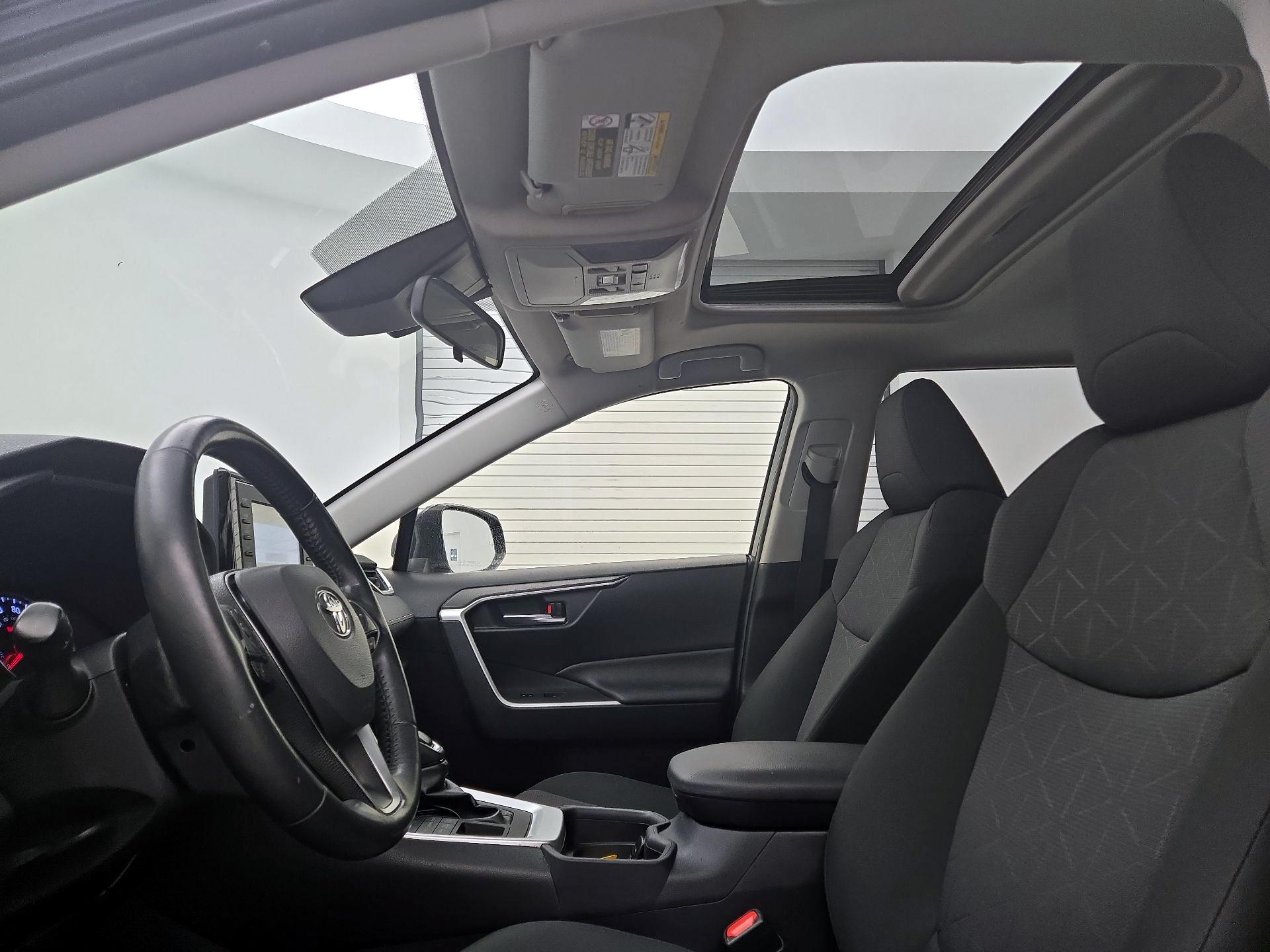 Thumbnail: 2019 Toyota RAV4 - 19