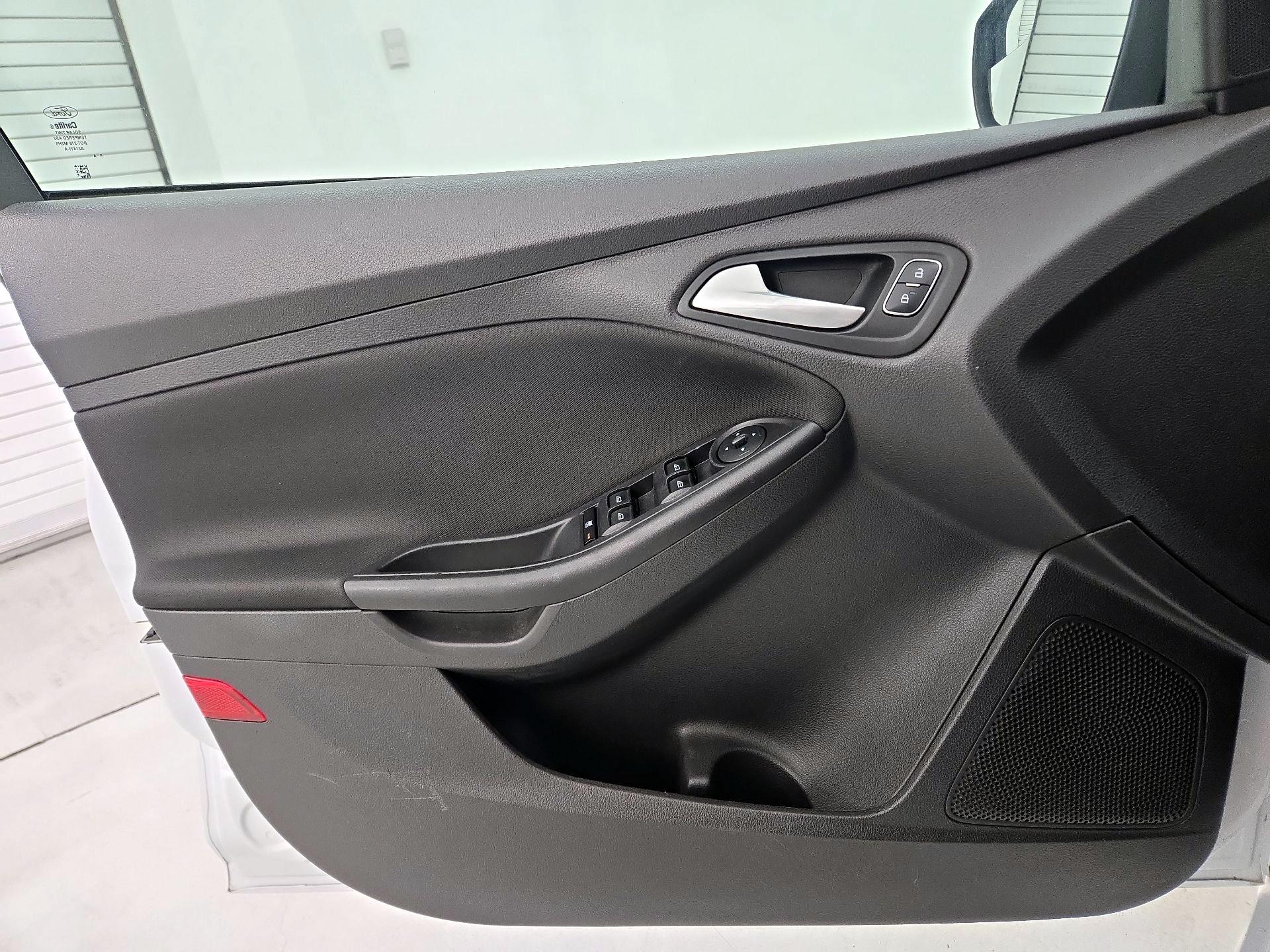 Thumbnail: 2015 Ford Focus - 12