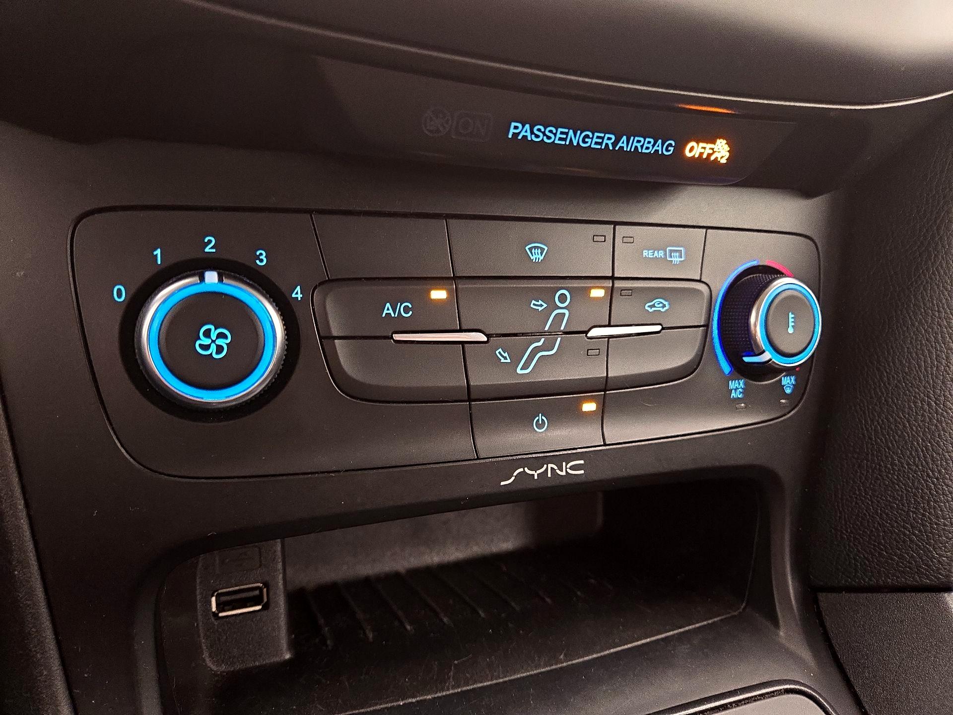 Thumbnail: 2015 Ford Focus - 16
