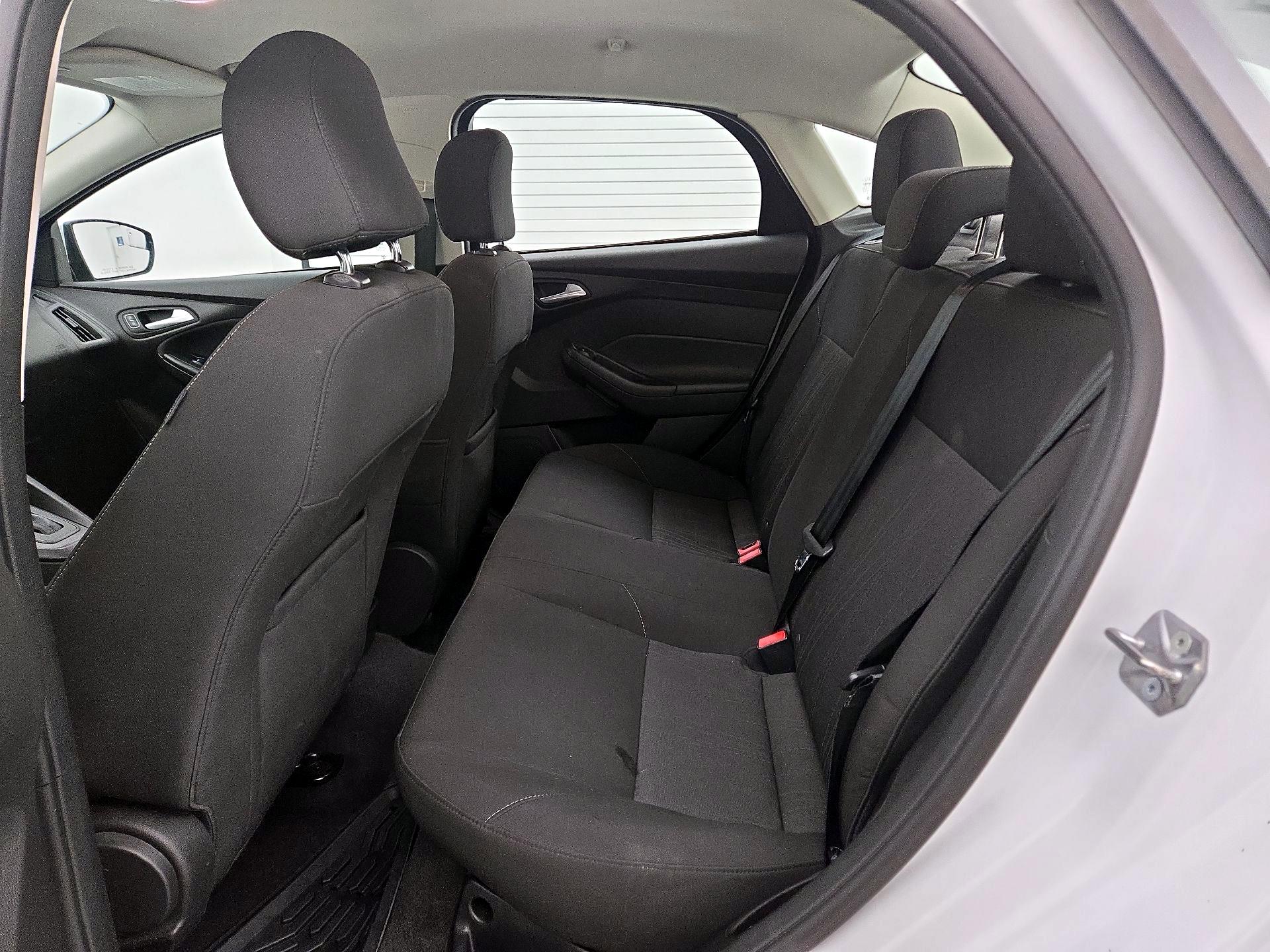 Thumbnail: 2015 Ford Focus - 19