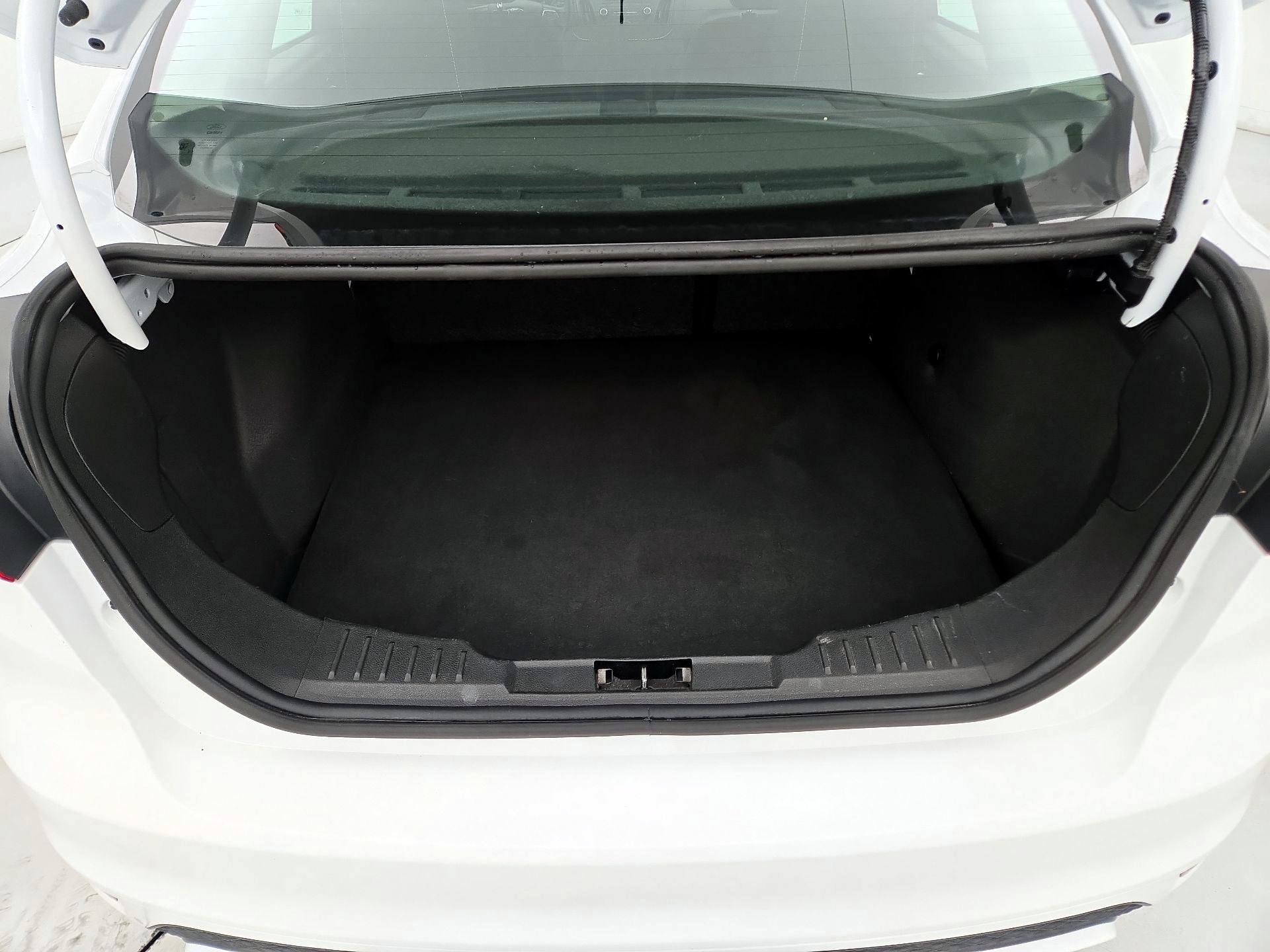 Thumbnail: 2015 Ford Focus - 20