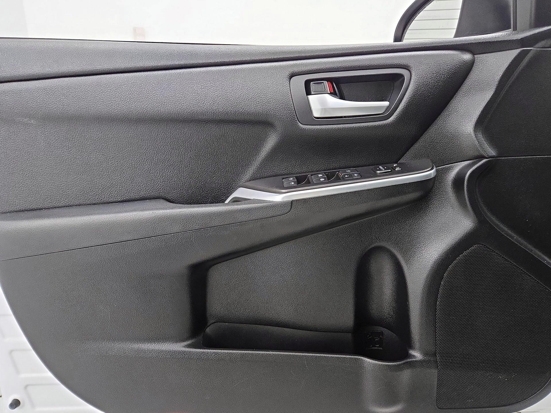 Thumbnail: 2017 Toyota Camry - 12