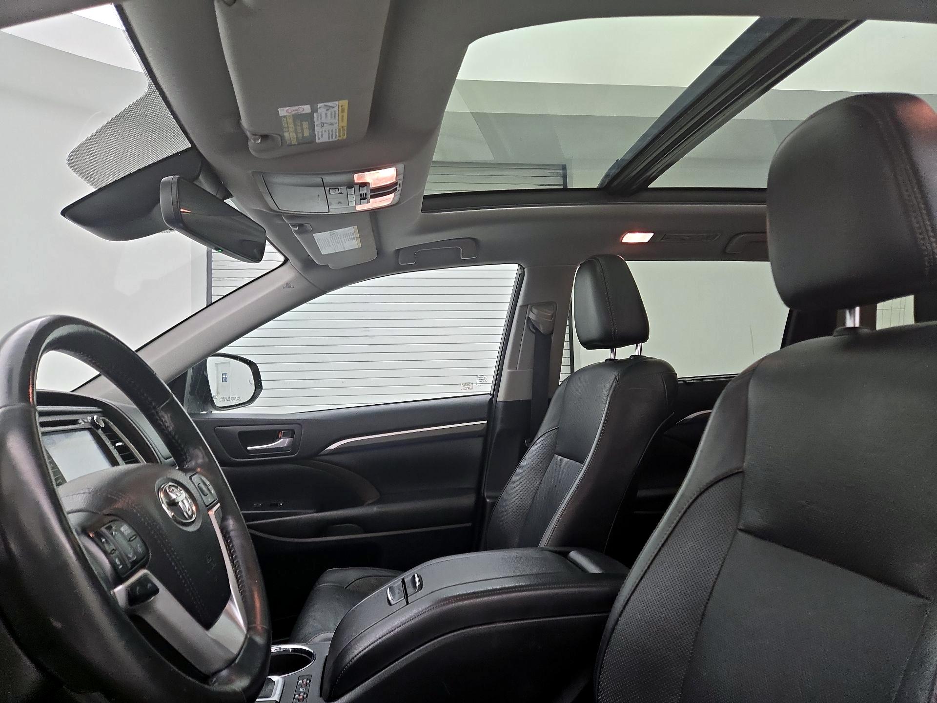 Thumbnail: 2017 Toyota Highlander - 20