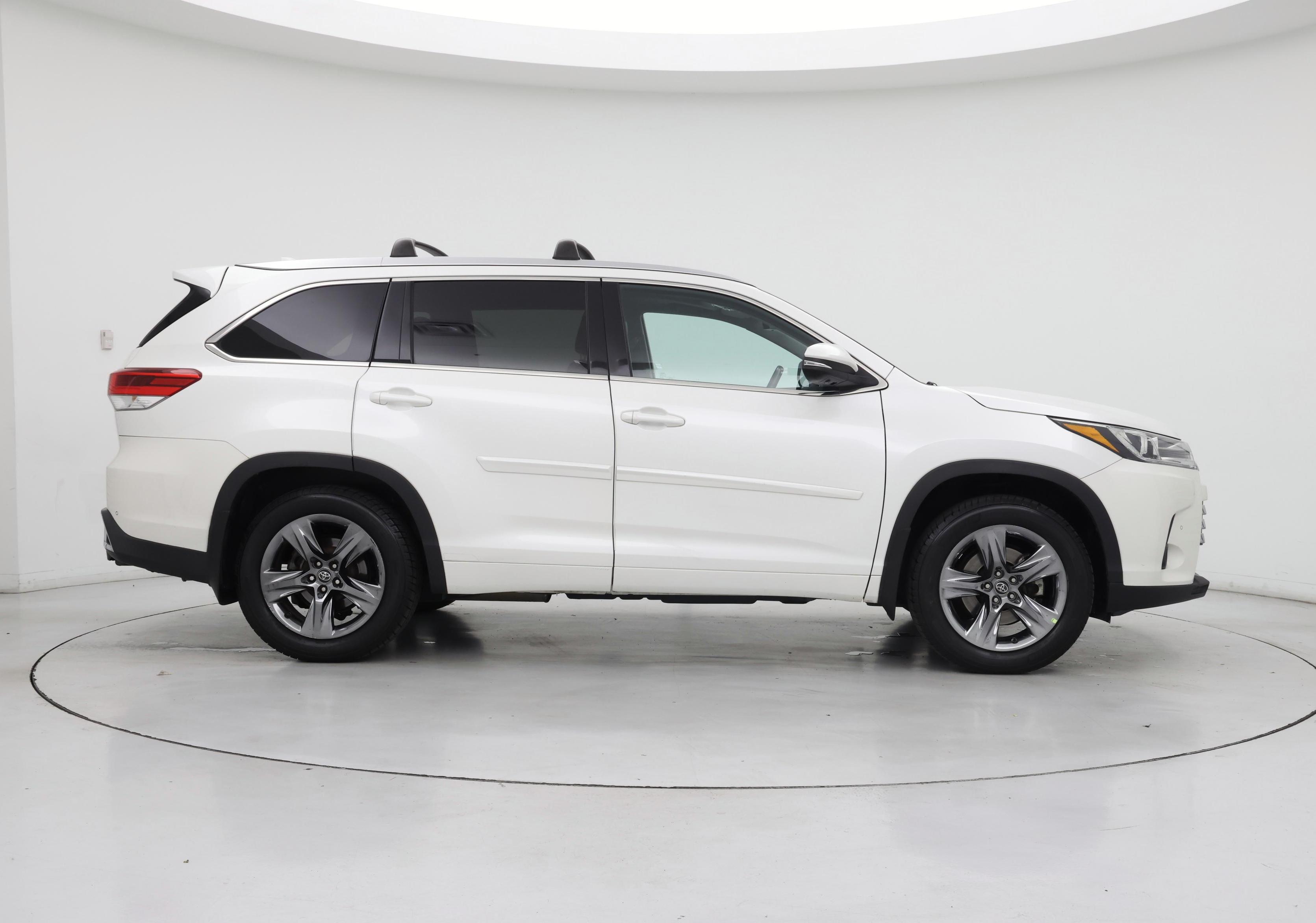 Thumbnail: 2017 Toyota Highlander - 7