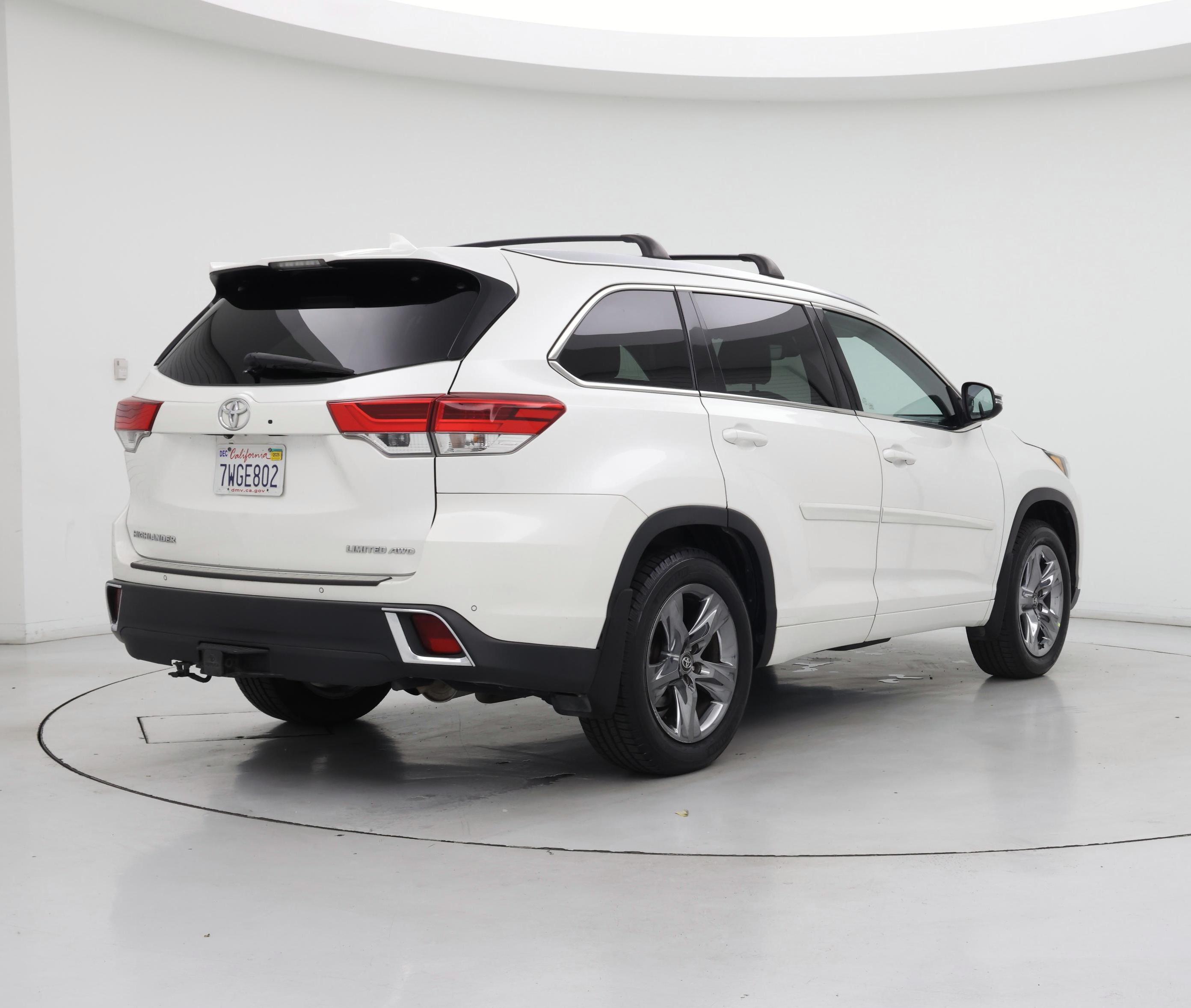 Thumbnail: 2017 Toyota Highlander - 8