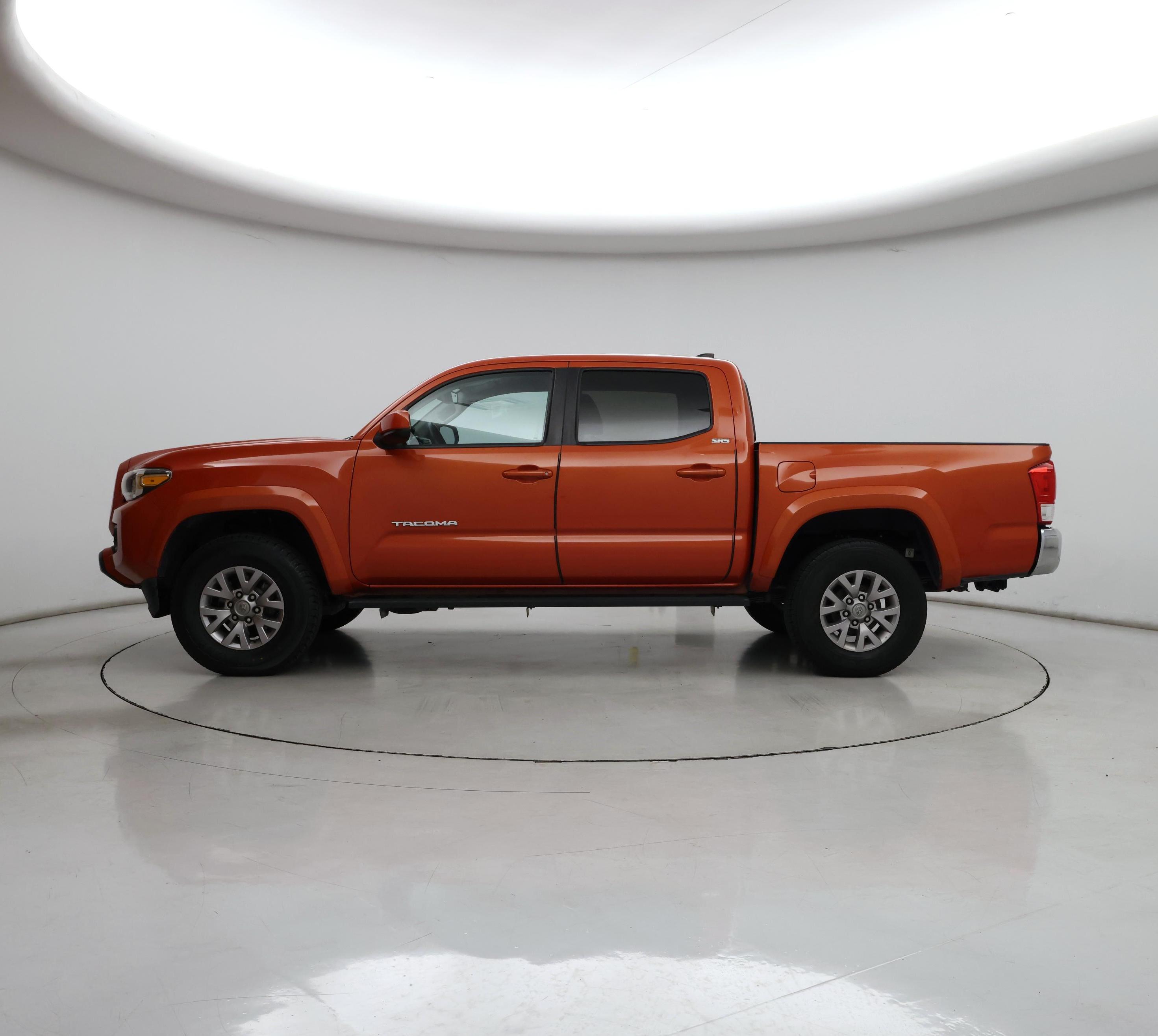 Thumbnail: 2017 Toyota Tacoma - 3