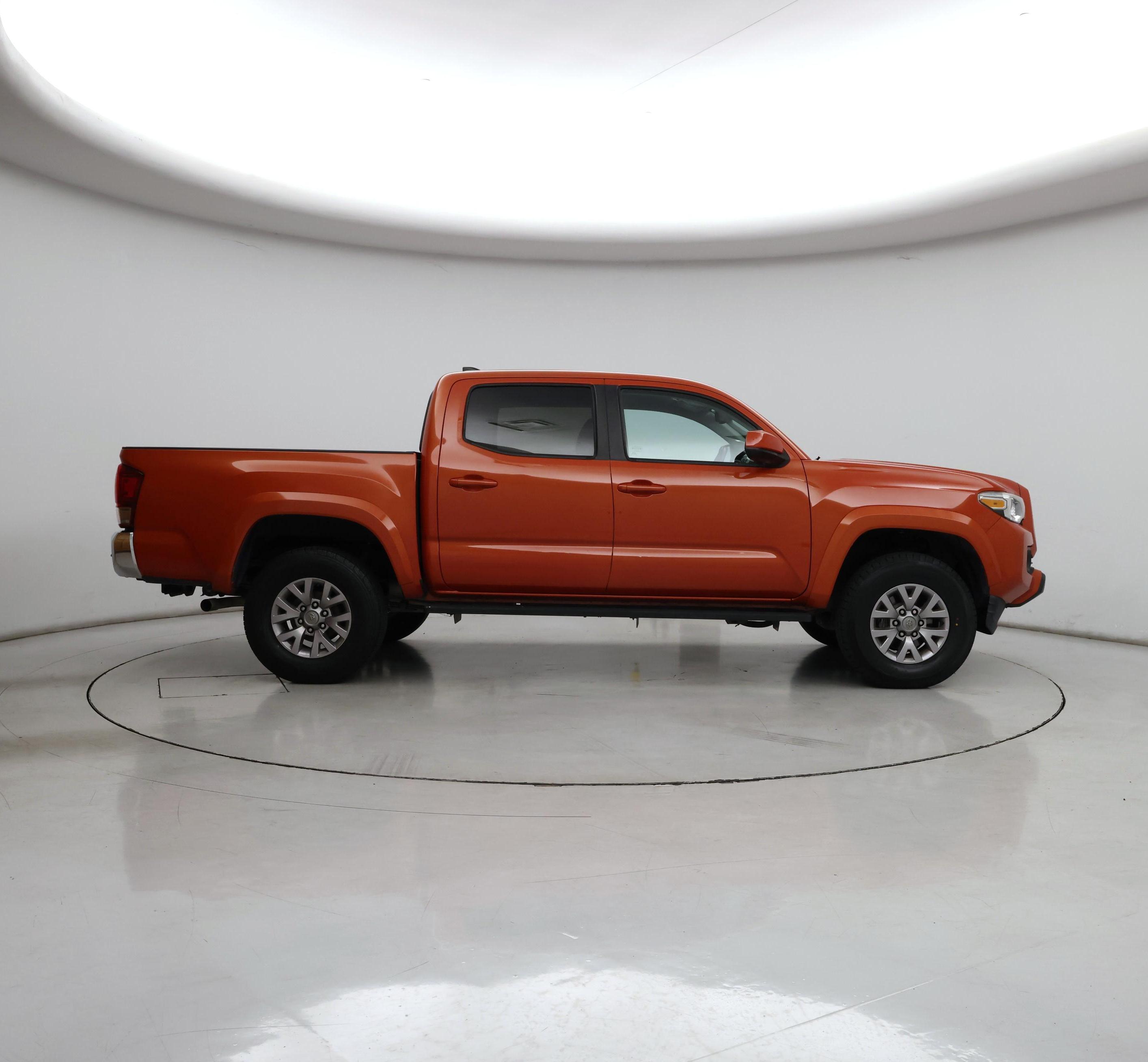 Thumbnail: 2017 Toyota Tacoma - 7
