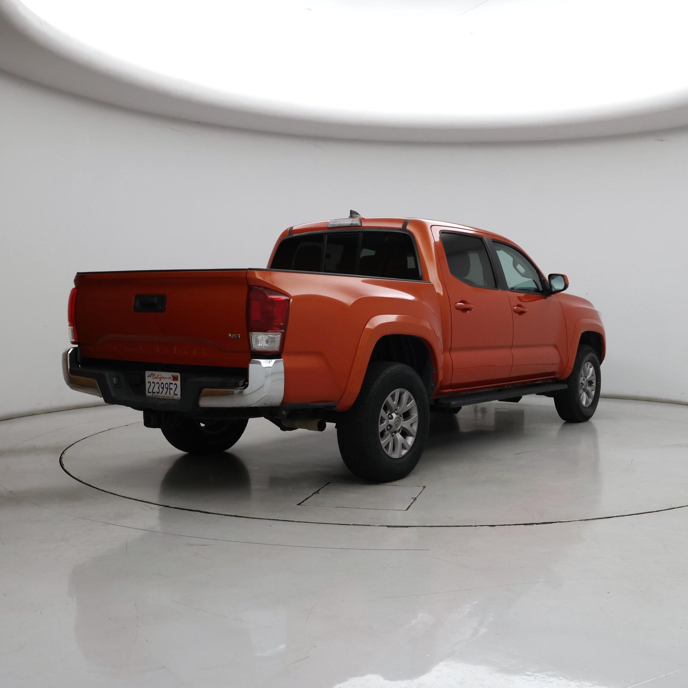 Thumbnail: 2017 Toyota Tacoma - 8