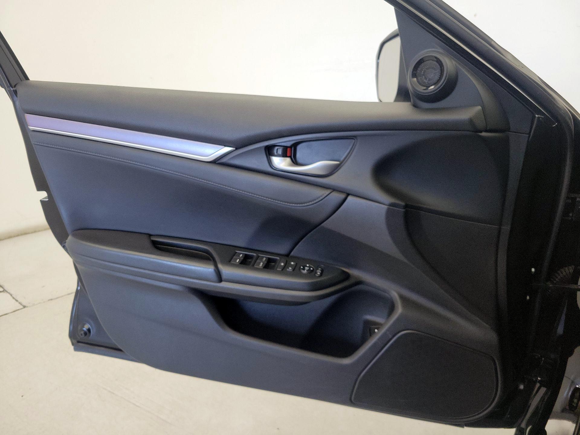 Thumbnail: 2016 Honda Civic - 12