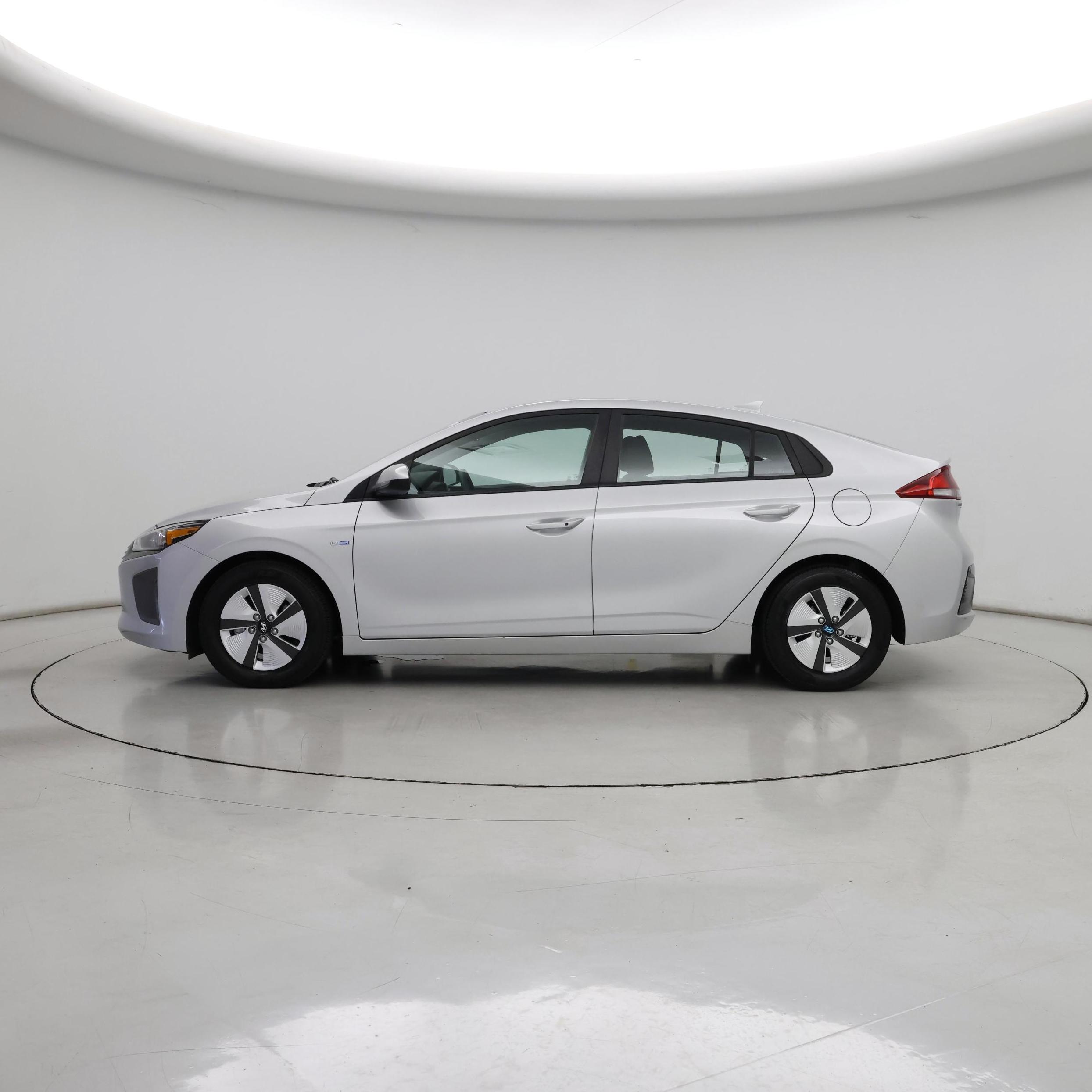 Thumbnail: 2019 Hyundai Ioniq - 3