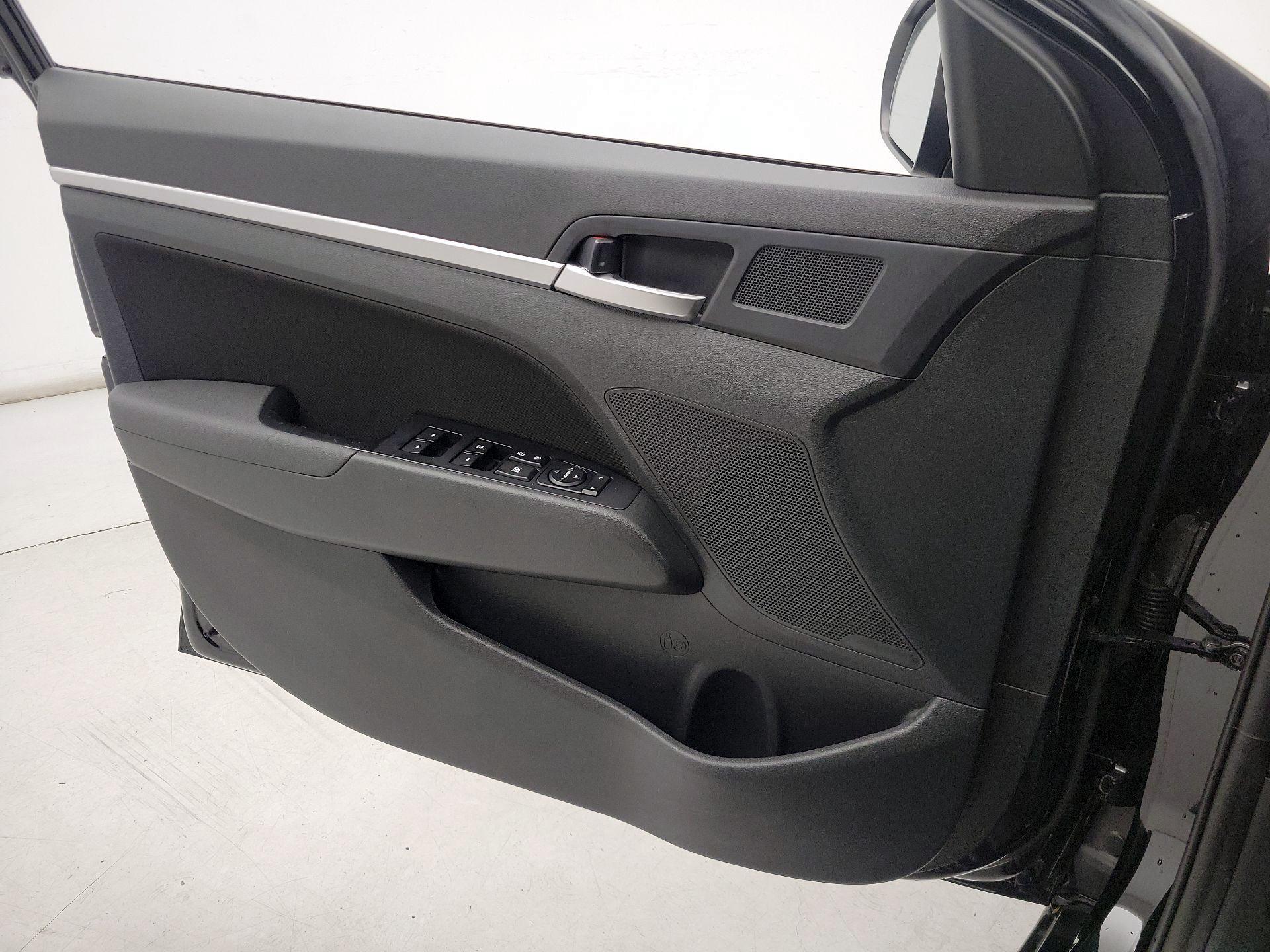Thumbnail: 2020 Hyundai Elantra - 12