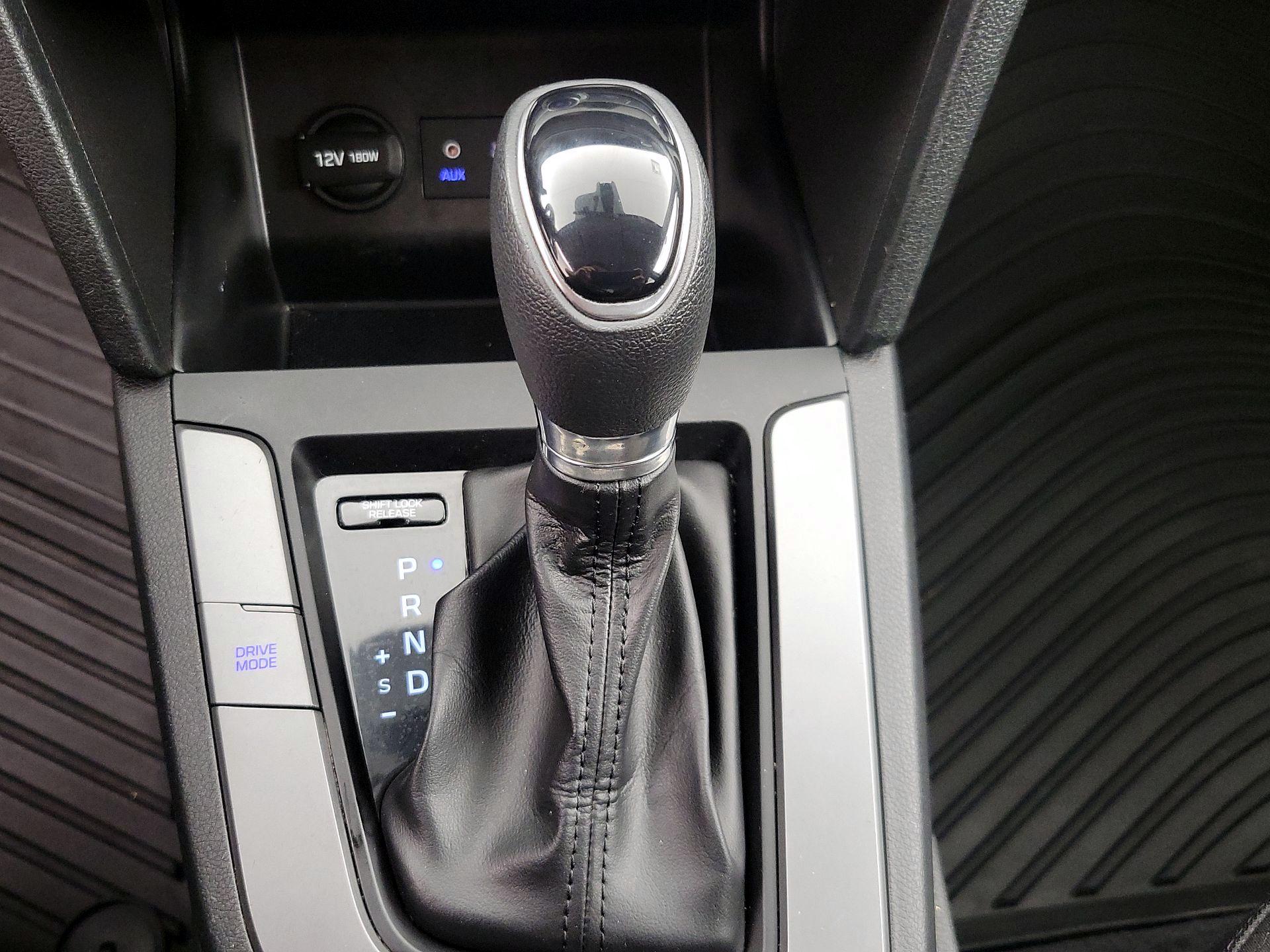 Thumbnail: 2020 Hyundai Elantra - 17