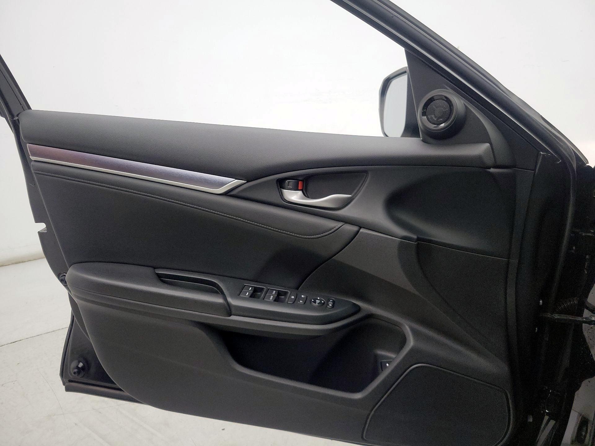 Thumbnail: 2016 Honda Civic - 12