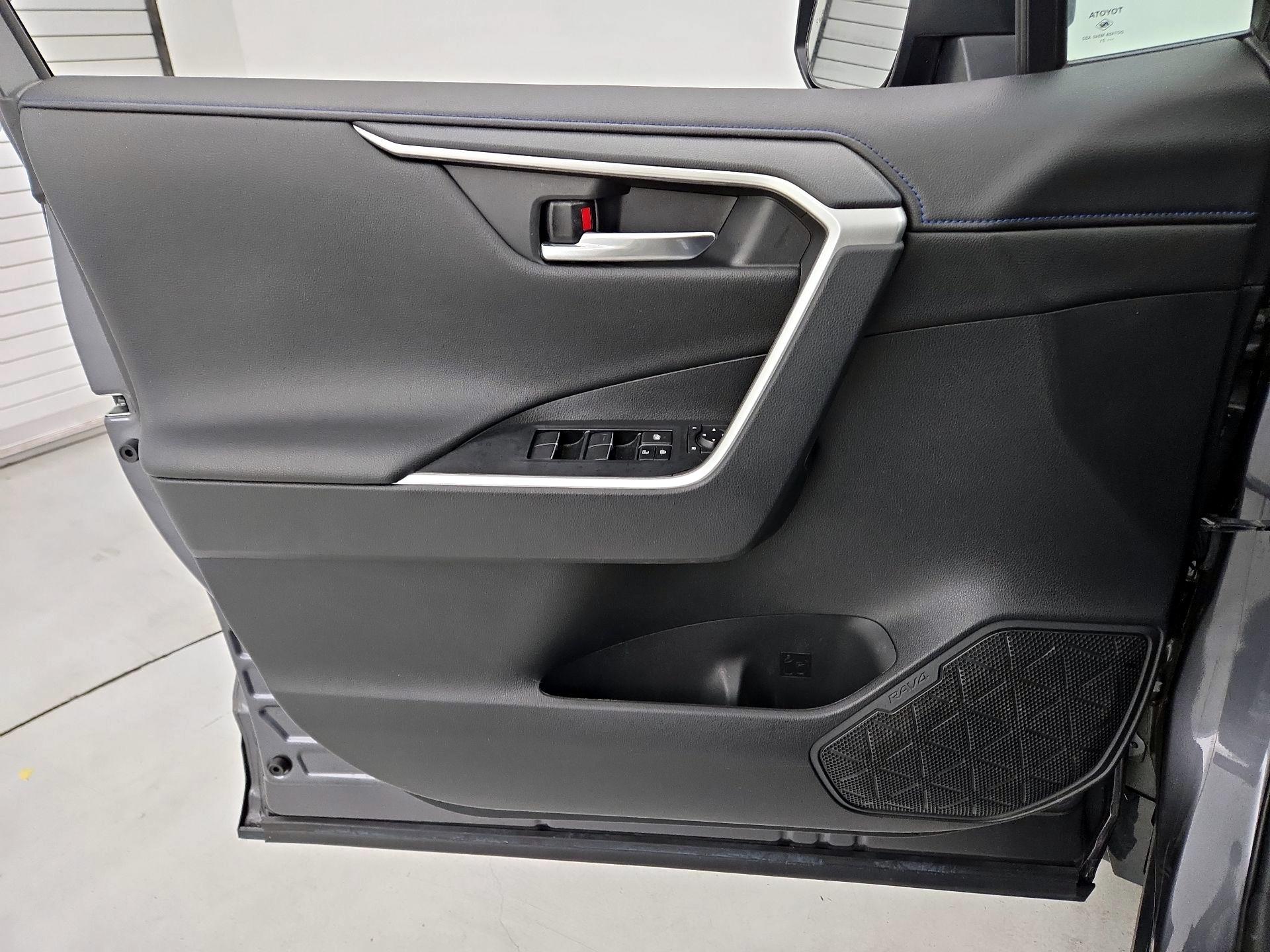 Thumbnail: 2021 Toyota RAV4 - 12