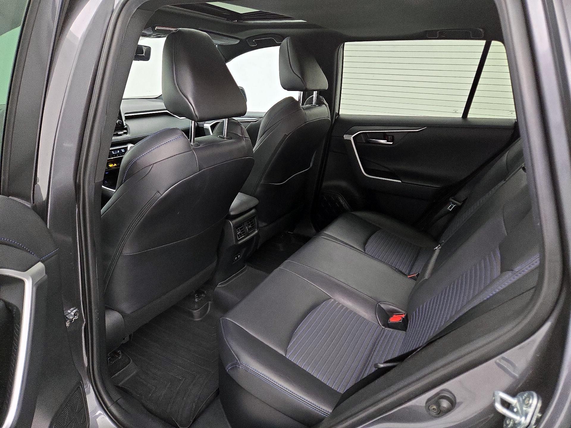 Thumbnail: 2021 Toyota RAV4 - 20
