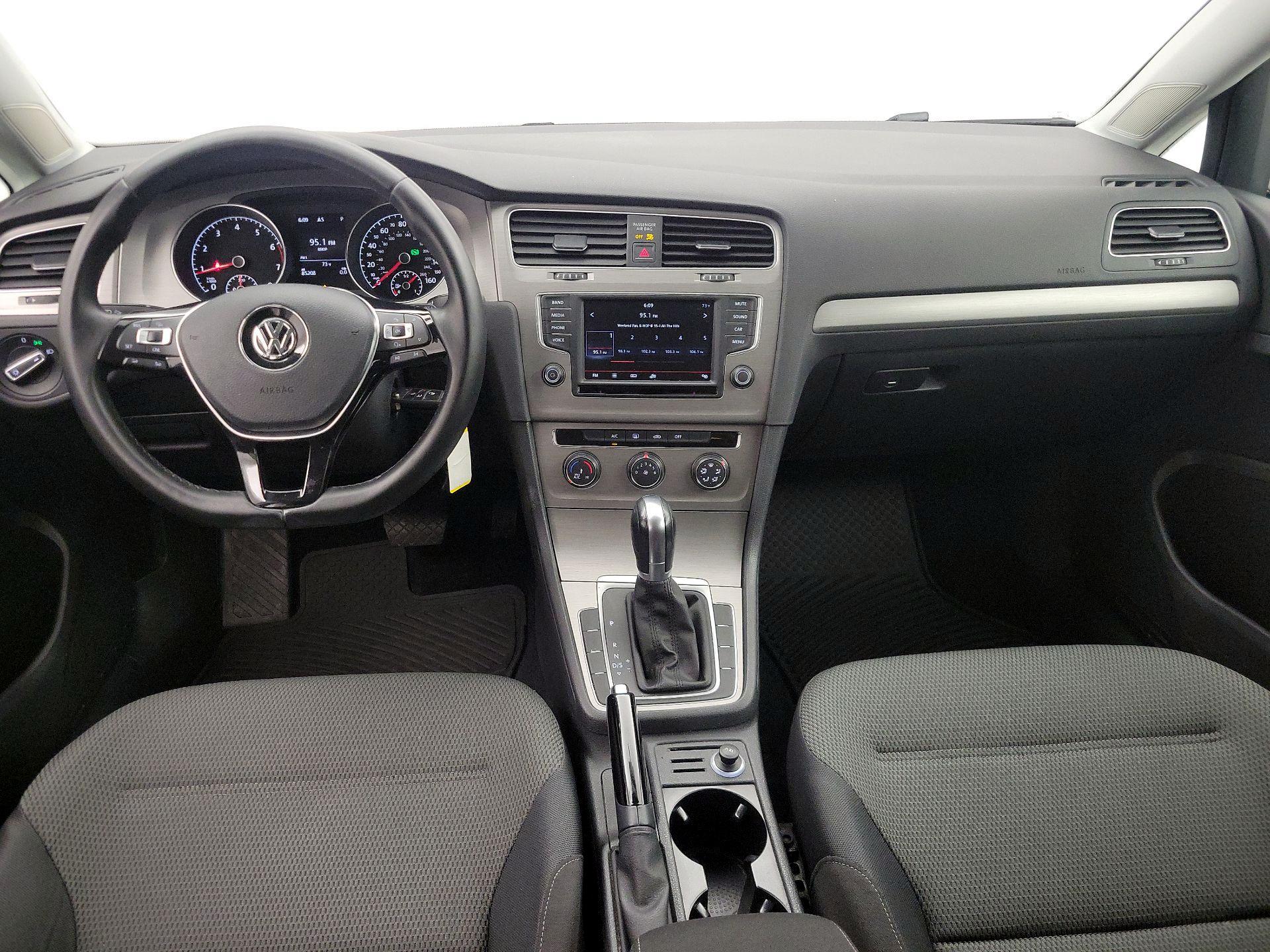 Thumbnail: 2016 Volkswagen Golf - 9