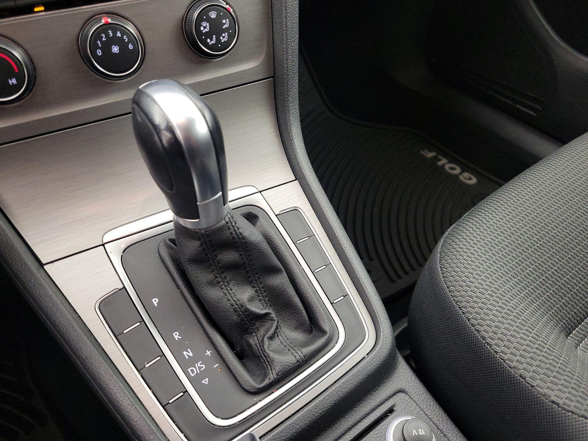 Thumbnail: 2016 Volkswagen Golf - 17