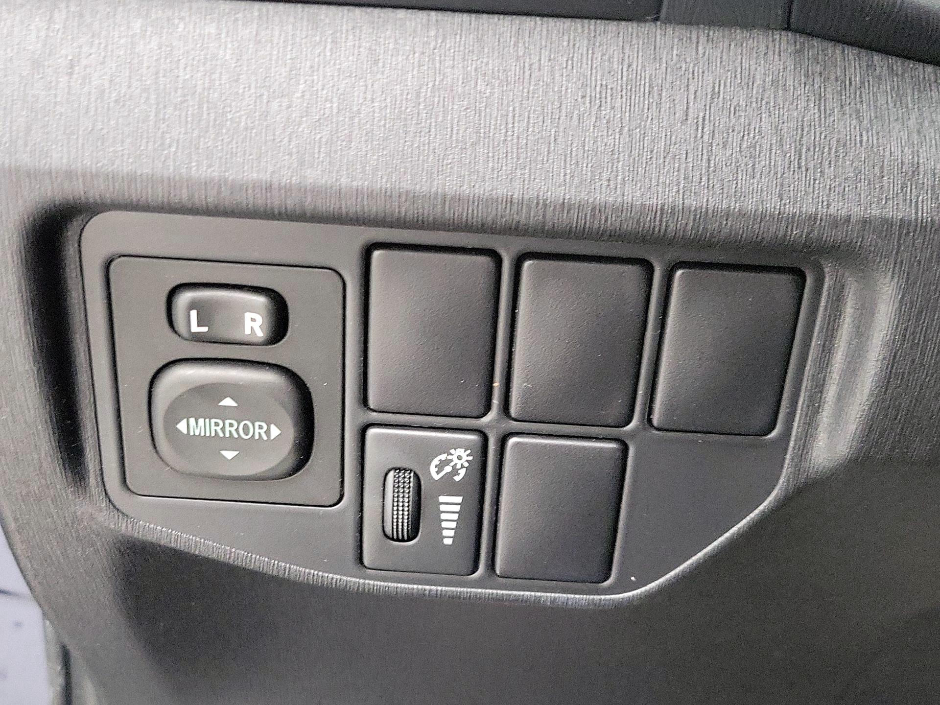 Thumbnail: 2015 Toyota Prius - 13