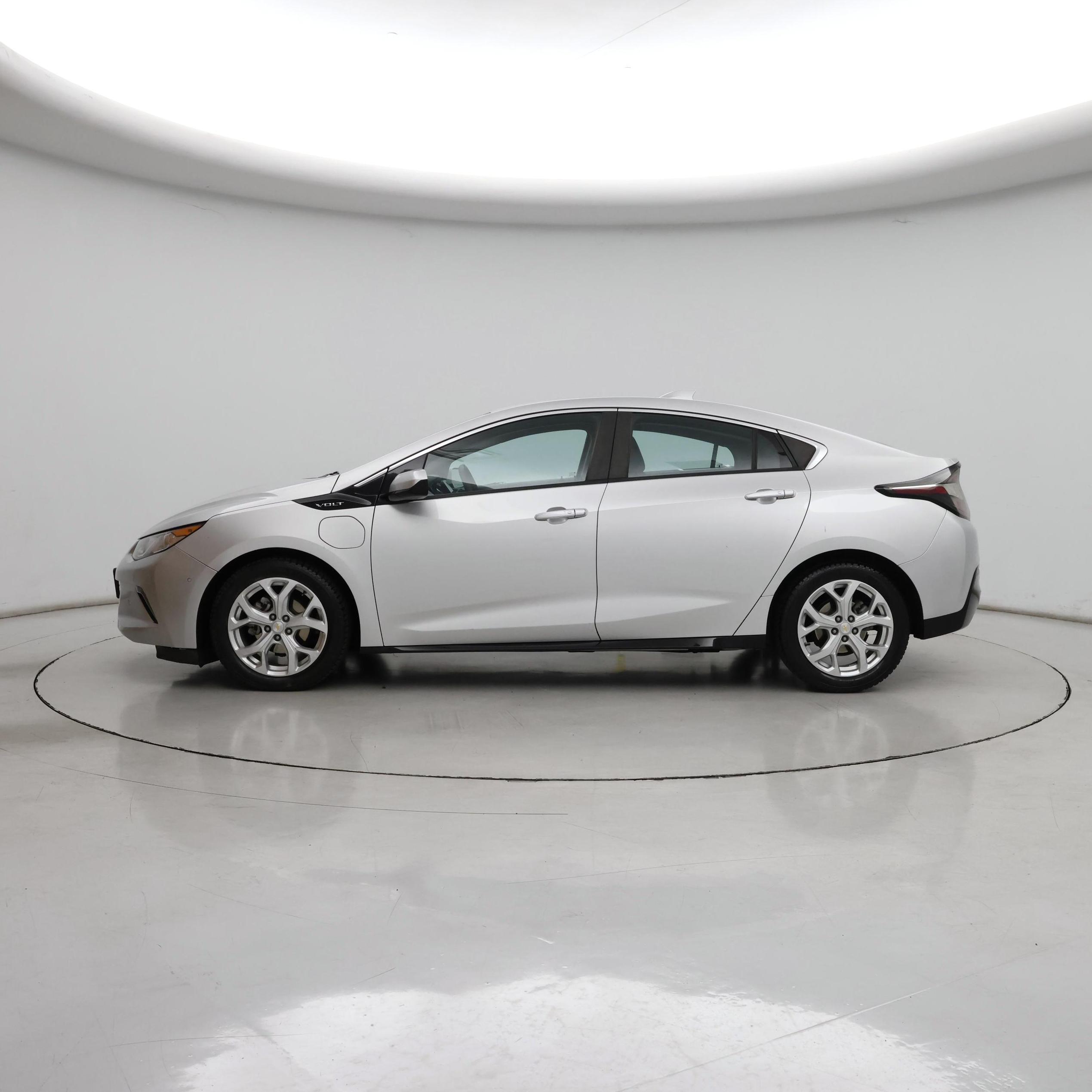 Thumbnail: 2017 Chevrolet Volt - 3