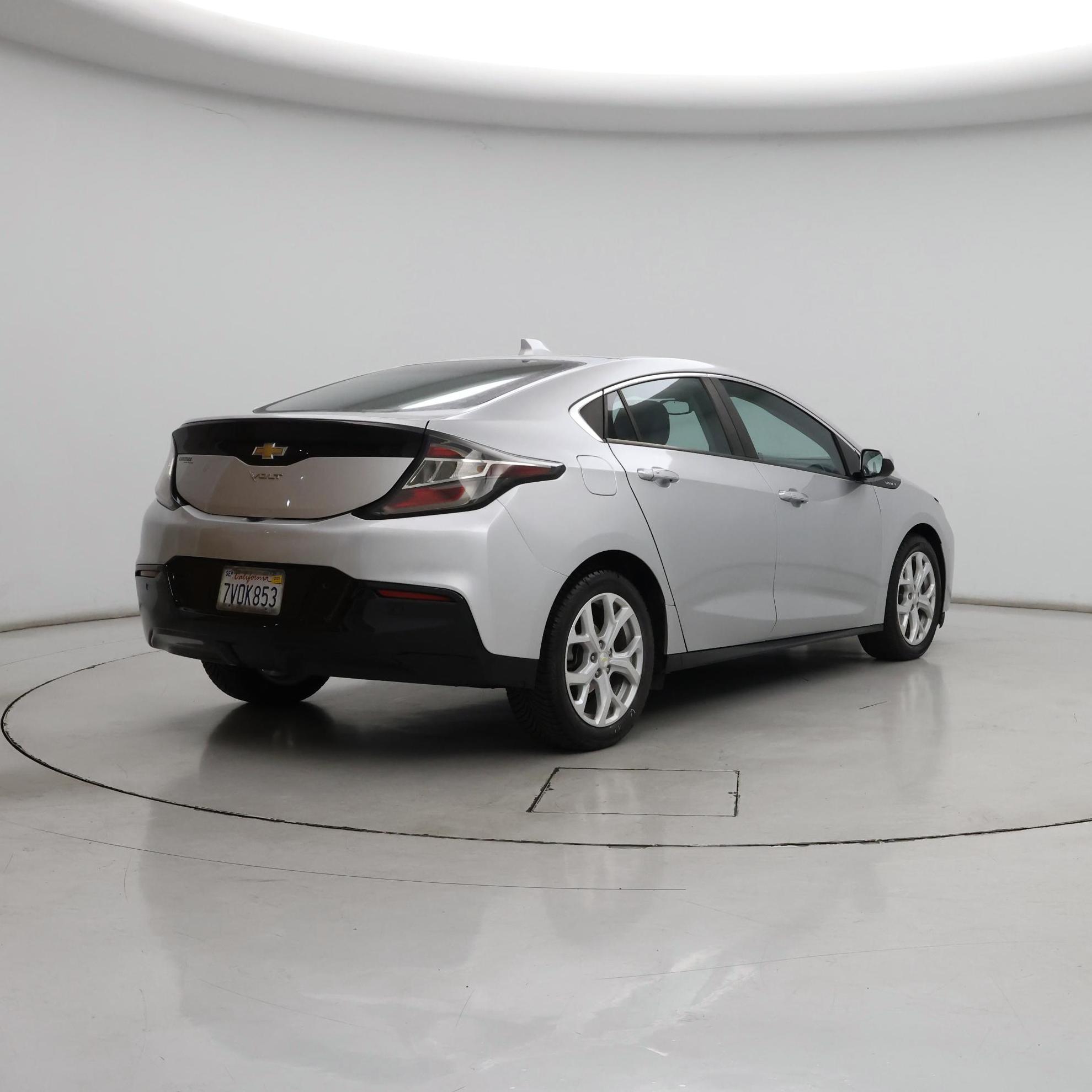 Thumbnail: 2017 Chevrolet Volt - 8