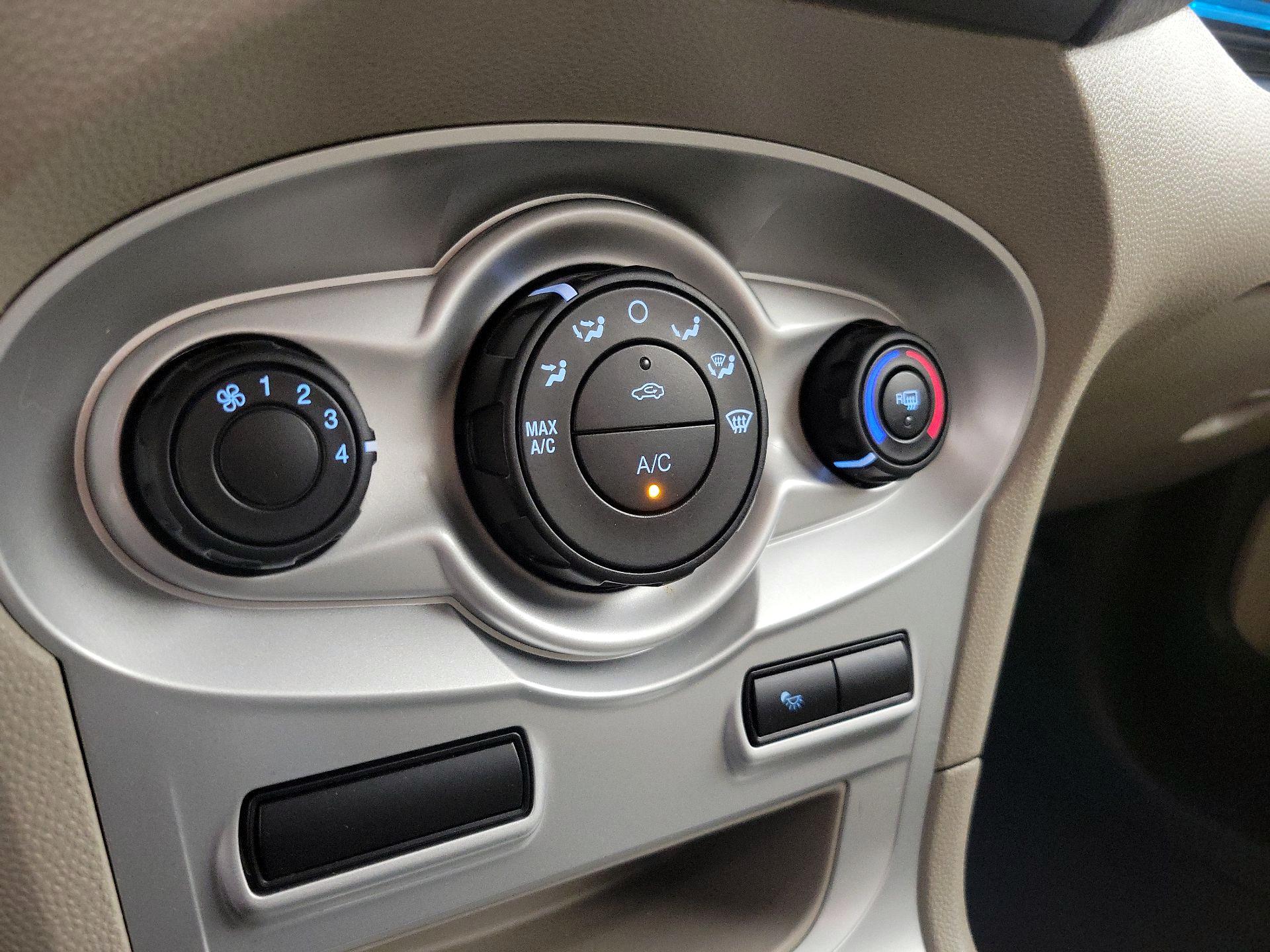 Thumbnail: 2016 Ford Fiesta - 15