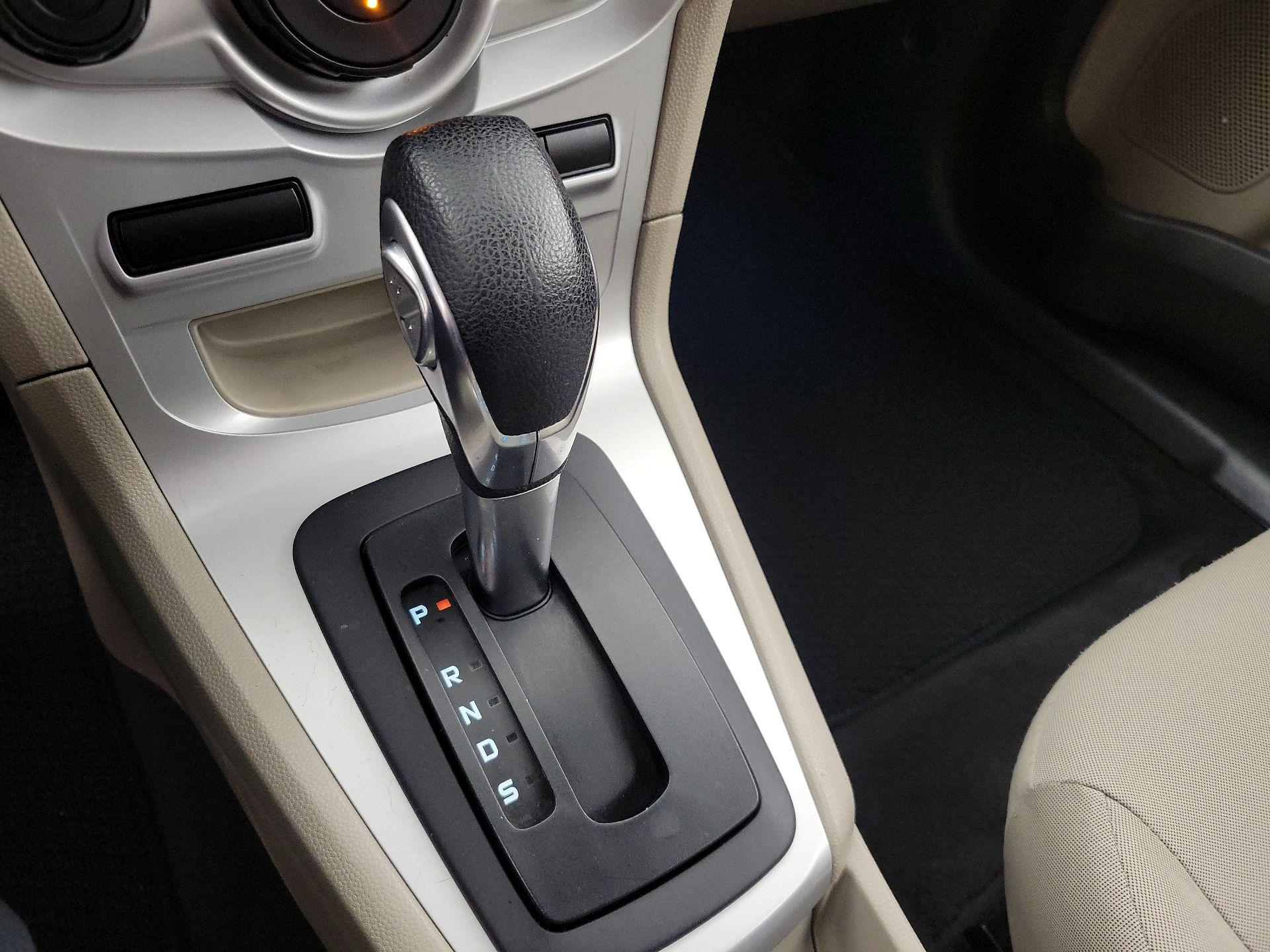Thumbnail: 2016 Ford Fiesta - 16