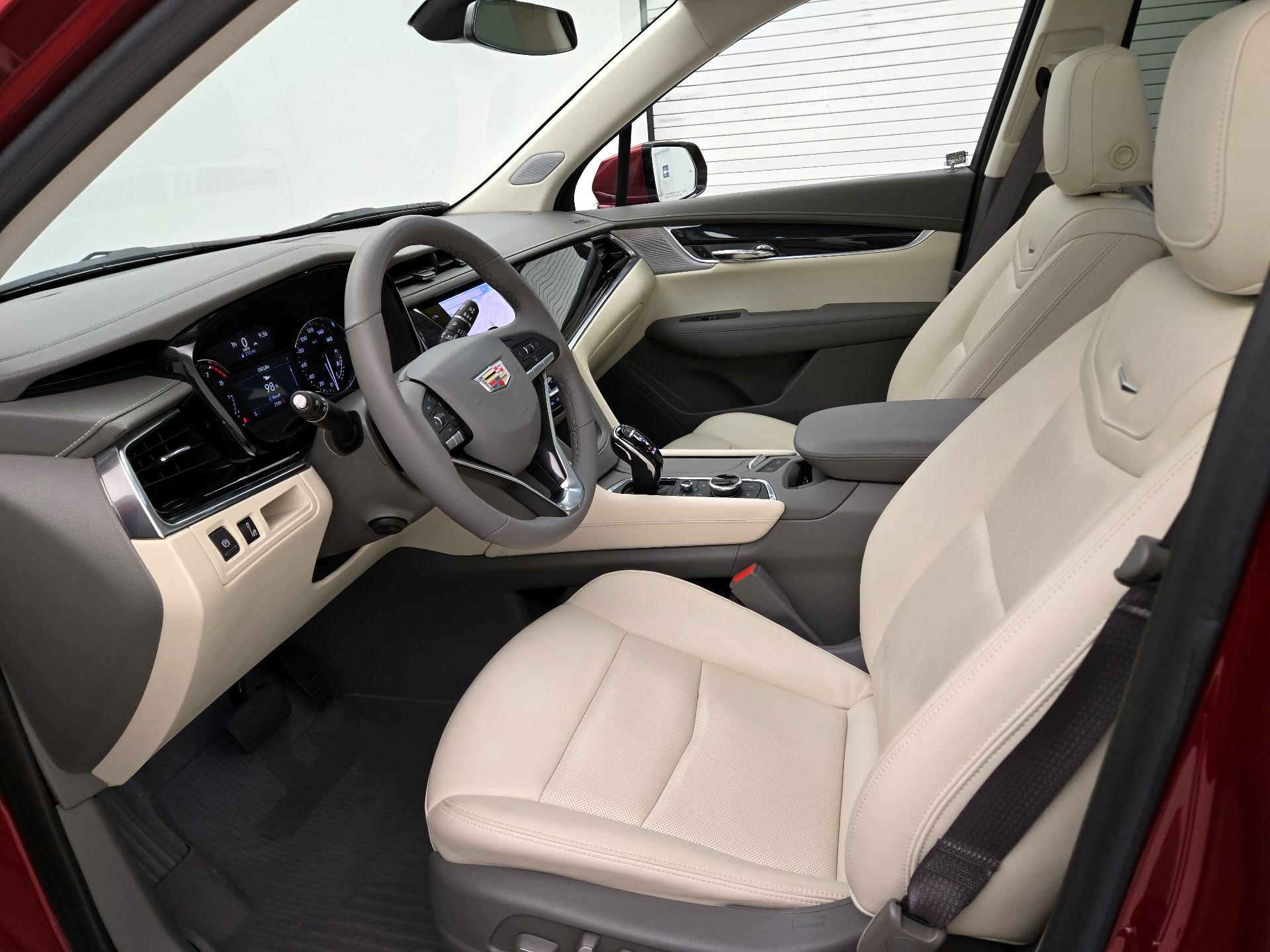 Thumbnail: 2022 Cadillac XT6 - 11