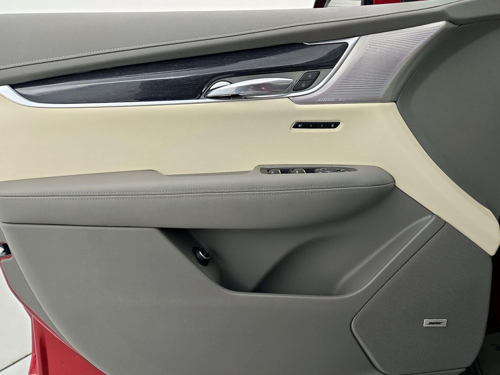 Thumbnail: 2022 Cadillac XT6 - 12