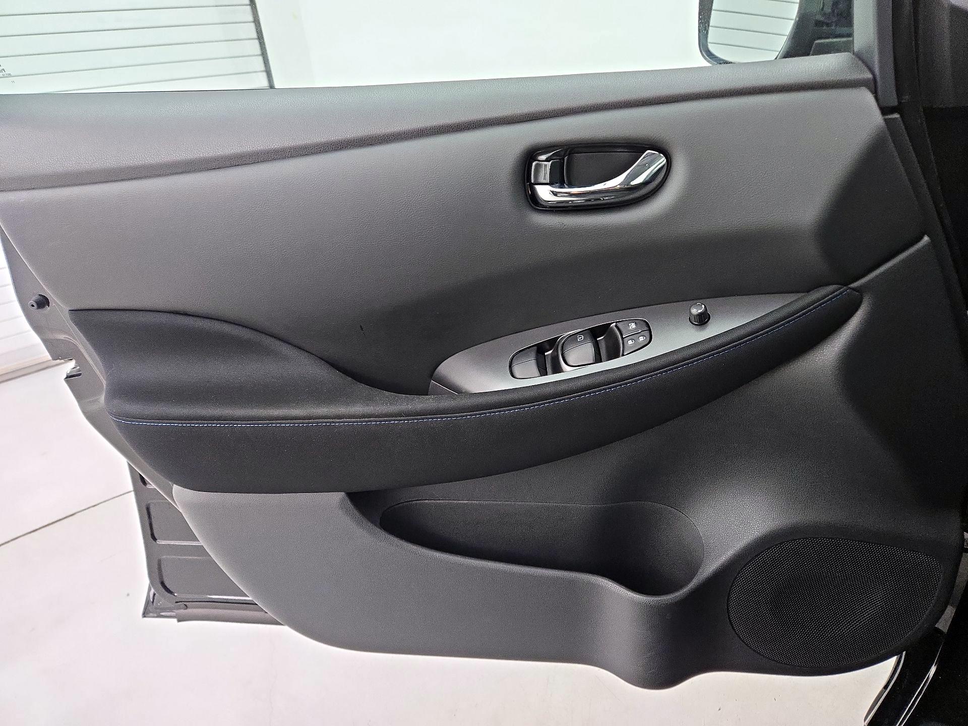 Thumbnail: 2019 Nissan Leaf - 12