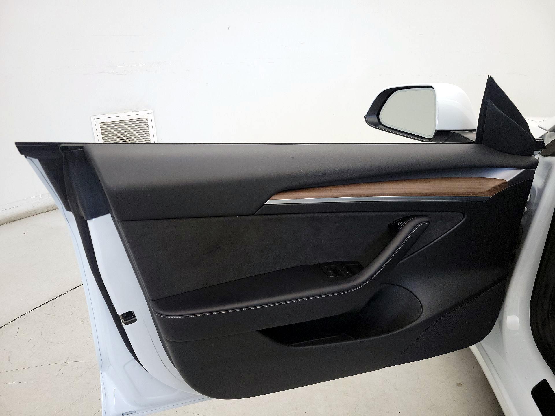 Thumbnail: 2022 Tesla Model 3 - 12