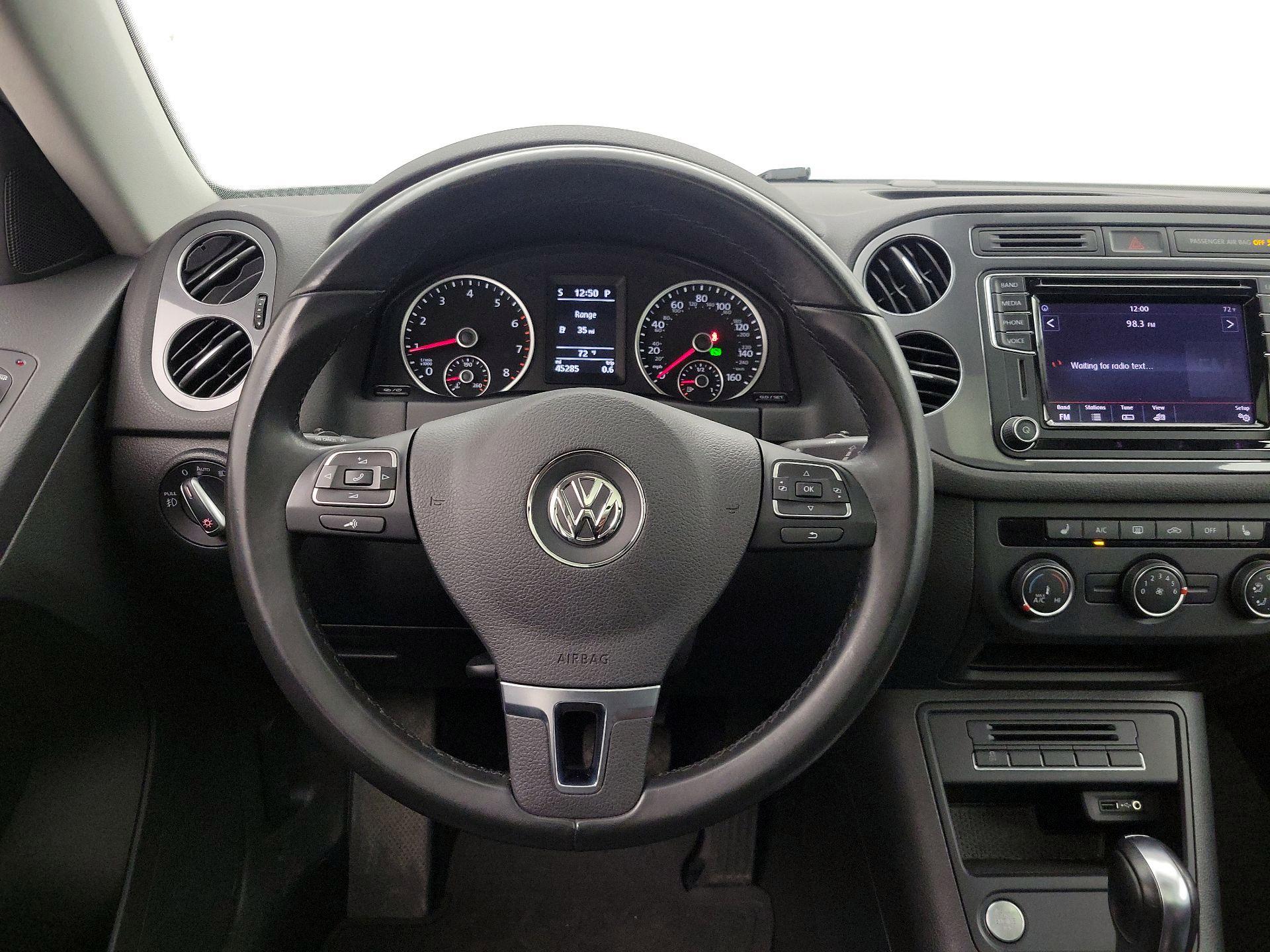 Thumbnail: 2016 Volkswagen Tiguan - 10