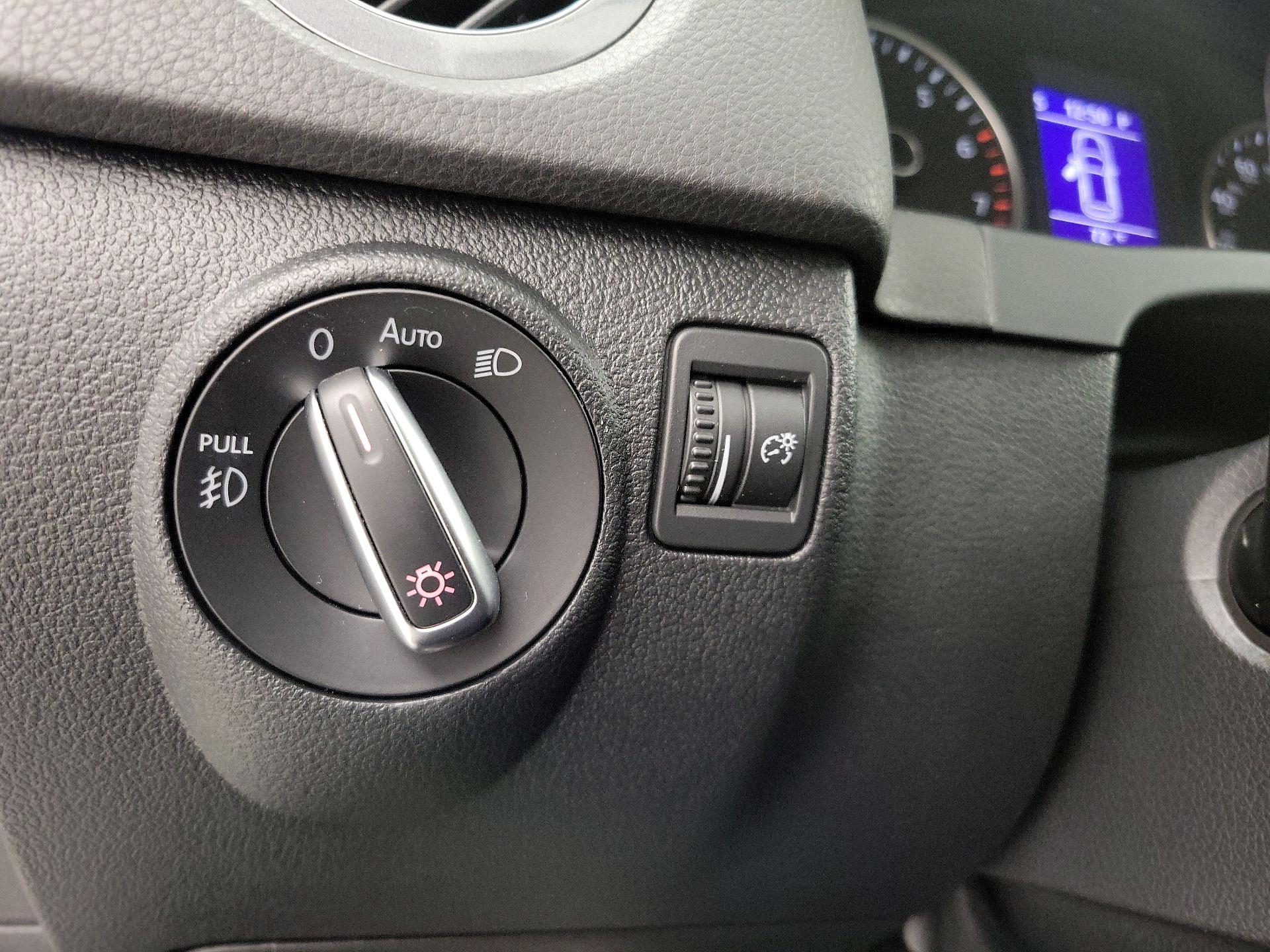 Thumbnail: 2016 Volkswagen Tiguan - 13