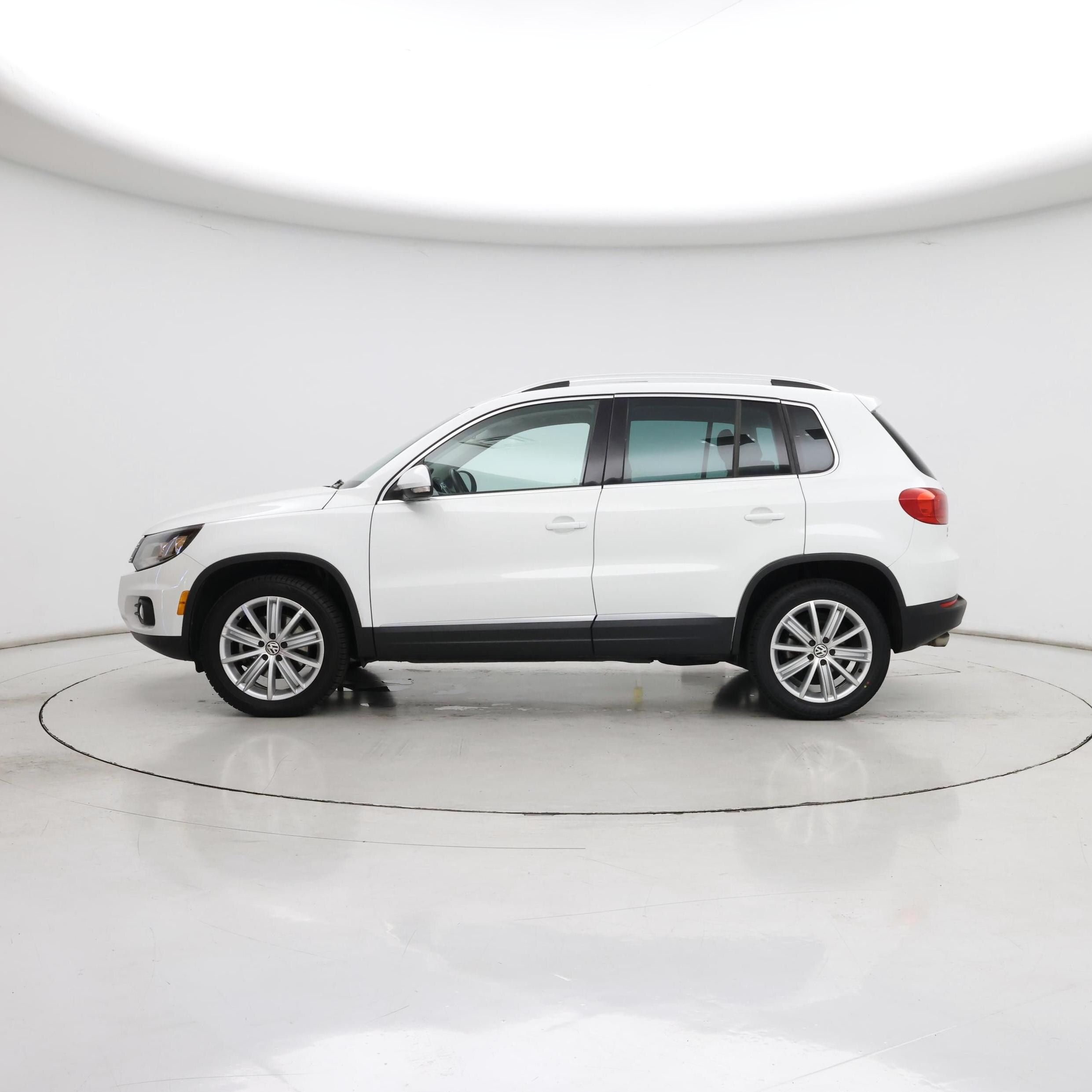 Thumbnail: 2016 Volkswagen Tiguan - 3
