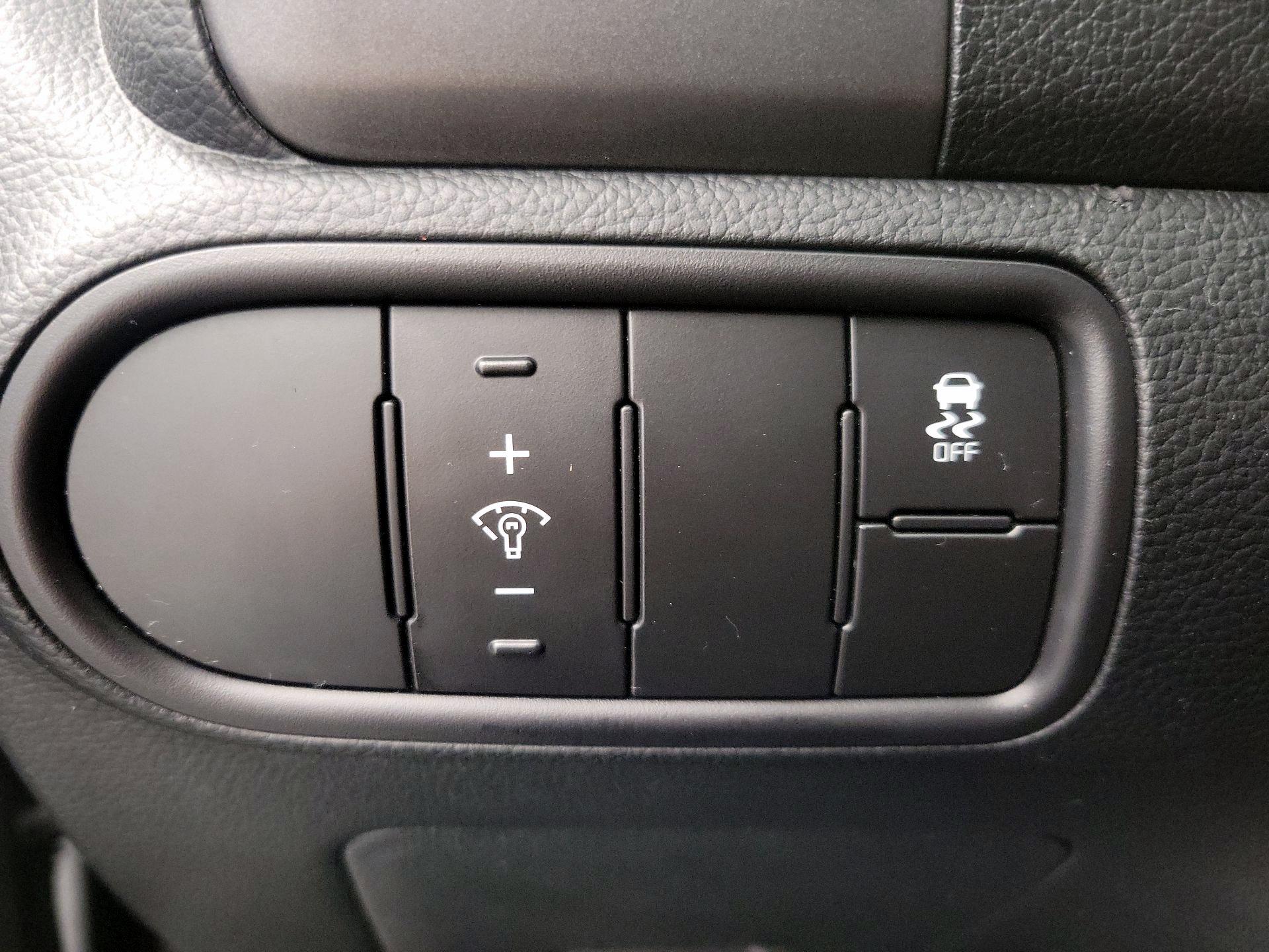 Thumbnail: 2018 Kia Forte - 13
