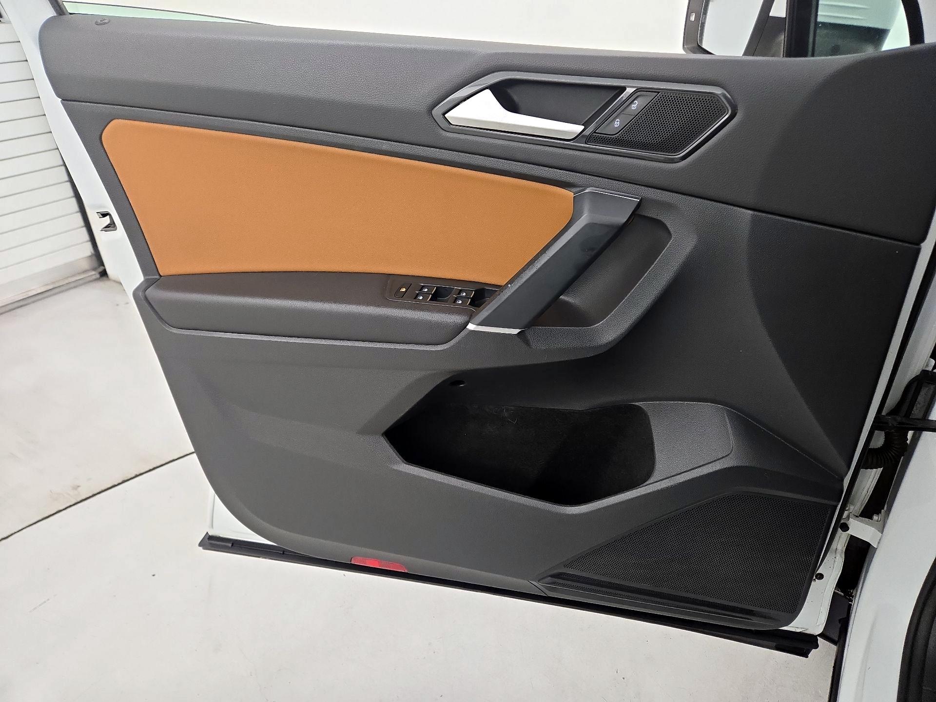 Thumbnail: 2018 Volkswagen Tiguan - 12
