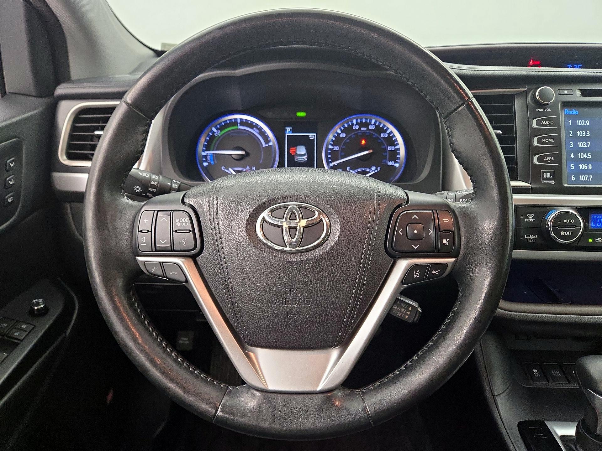 Thumbnail: 2017 Toyota Highlander - 10