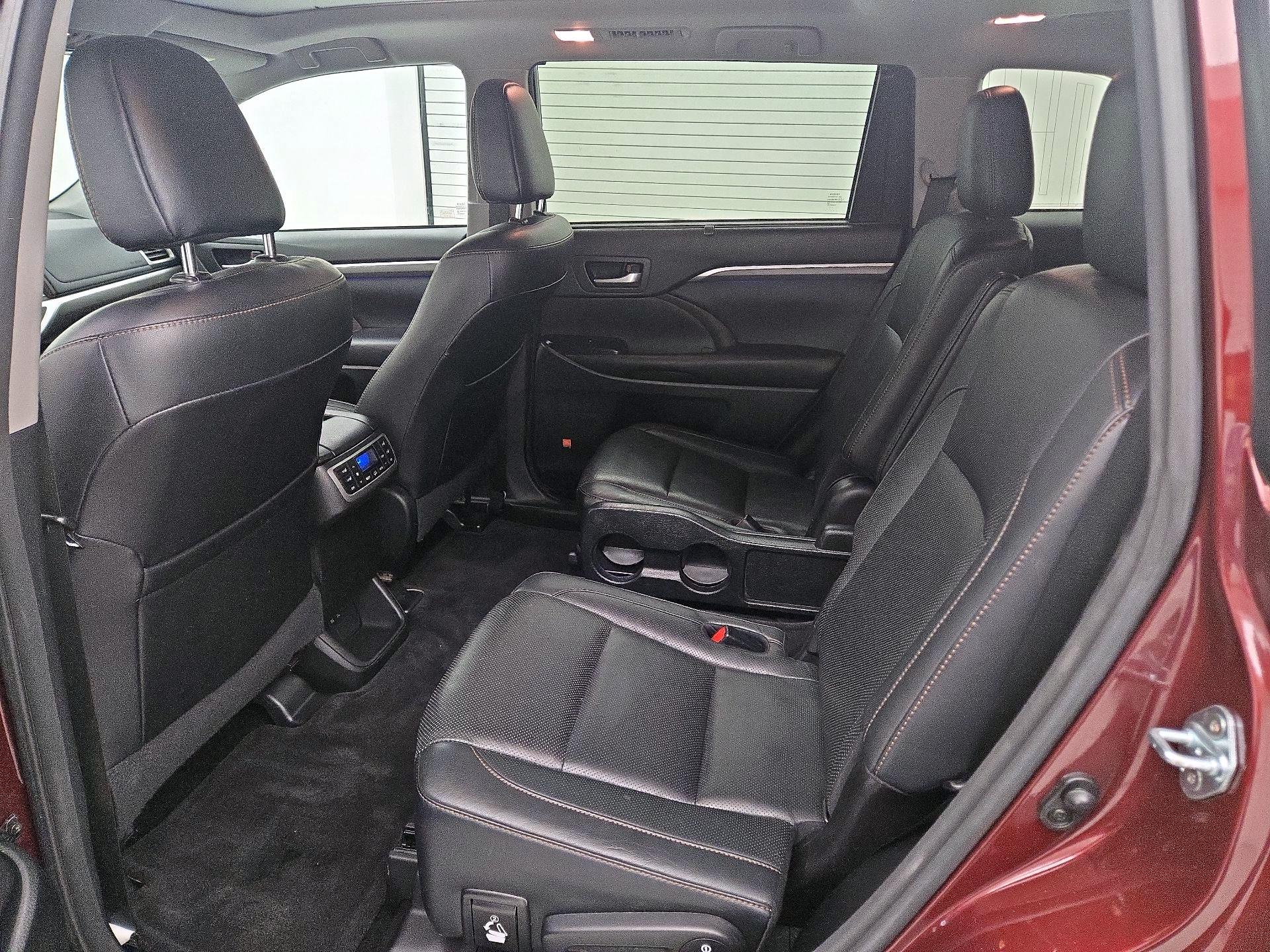 Thumbnail: 2017 Toyota Highlander - 18