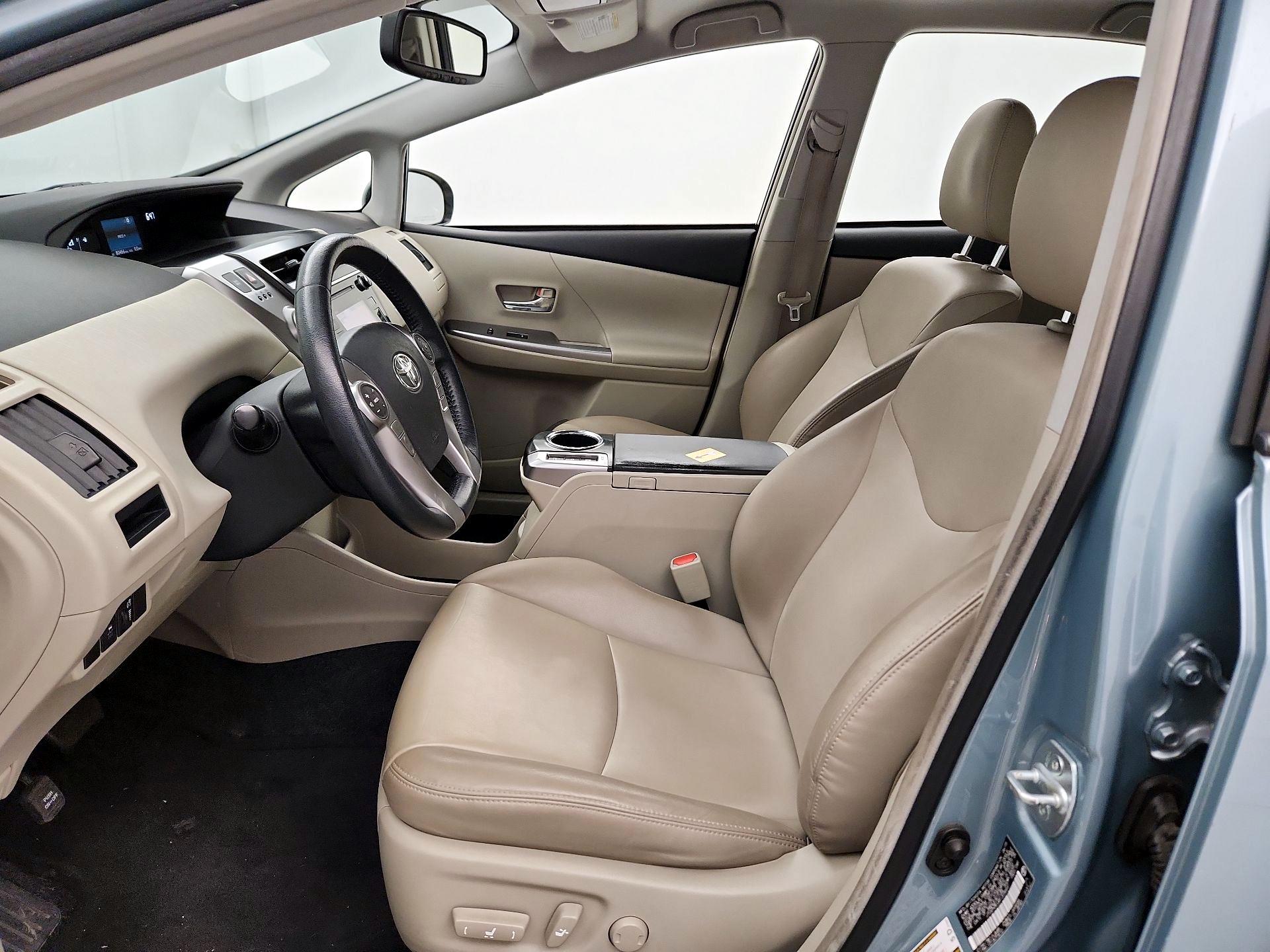 Thumbnail: 2015 Toyota Prius v - 11