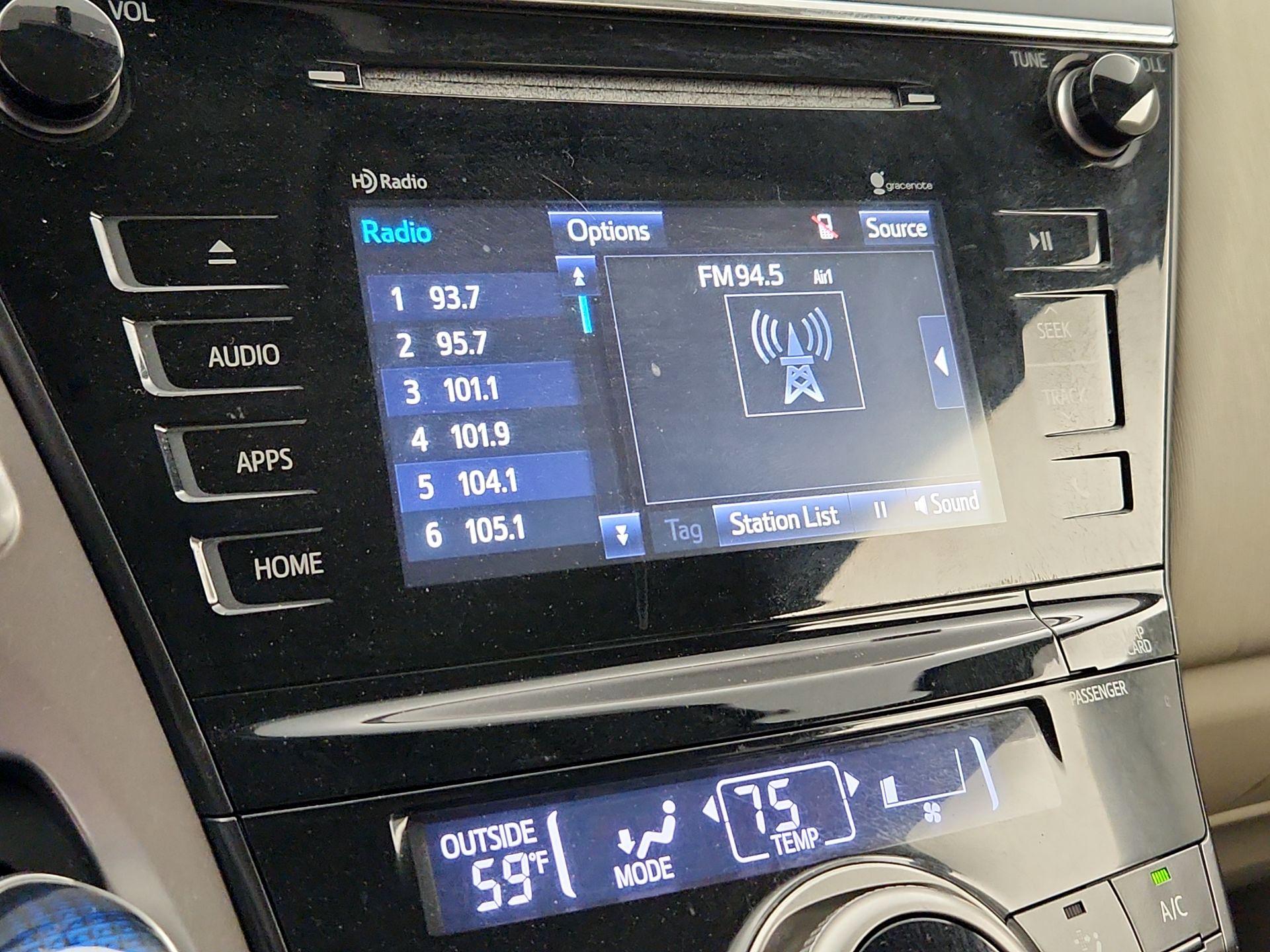 Thumbnail: 2015 Toyota Prius v - 16