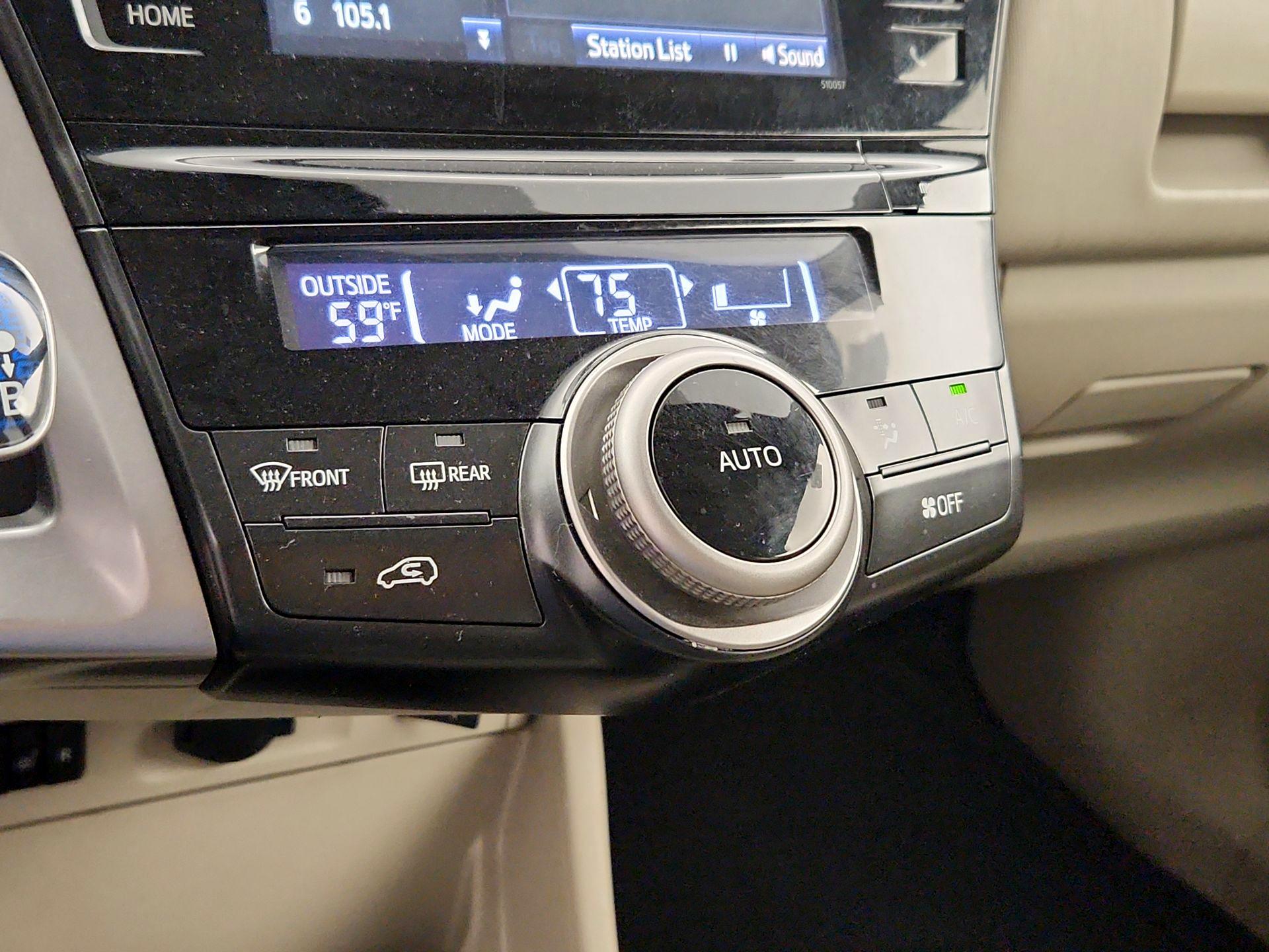 Thumbnail: 2015 Toyota Prius v - 17
