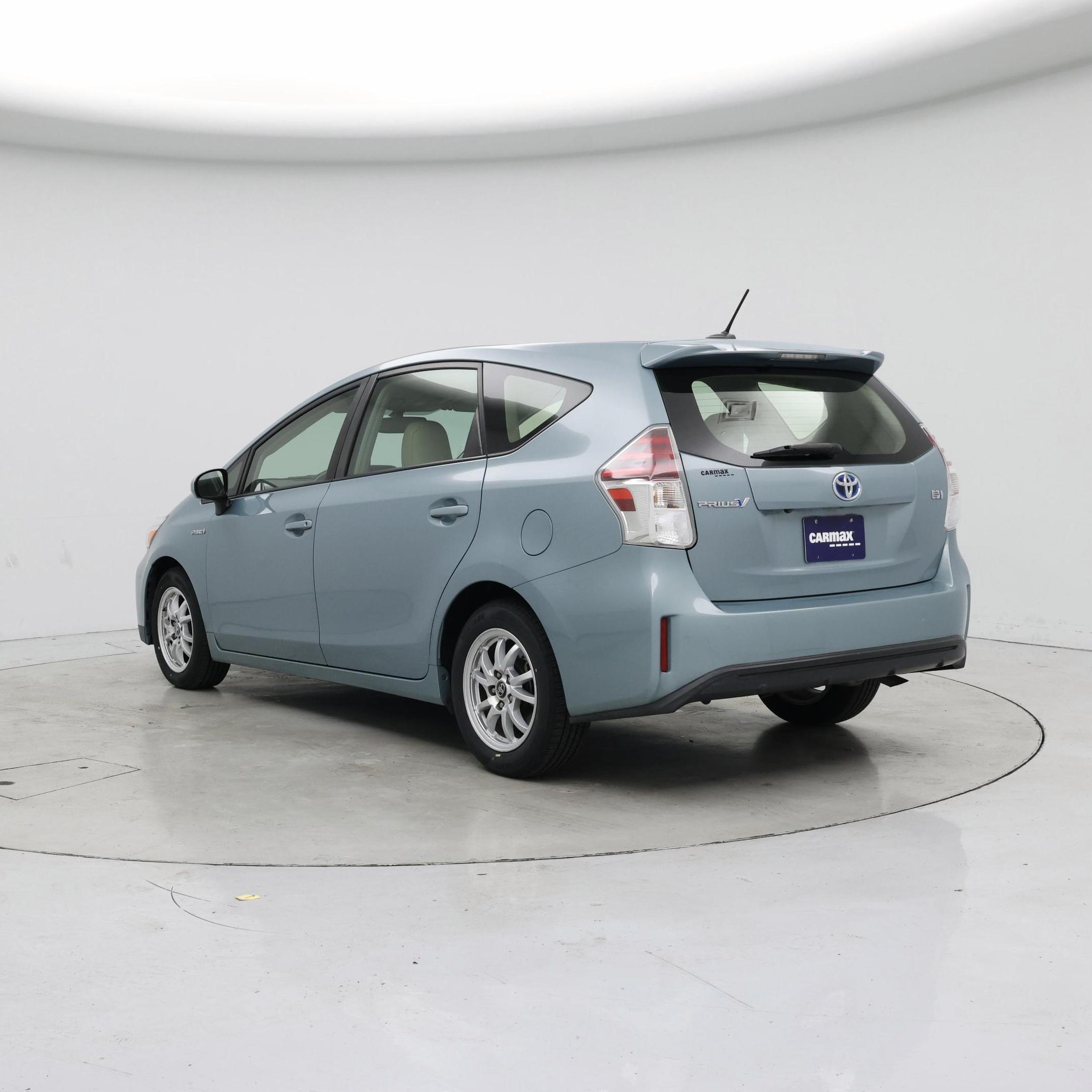 Thumbnail: 2015 Toyota Prius v - 2