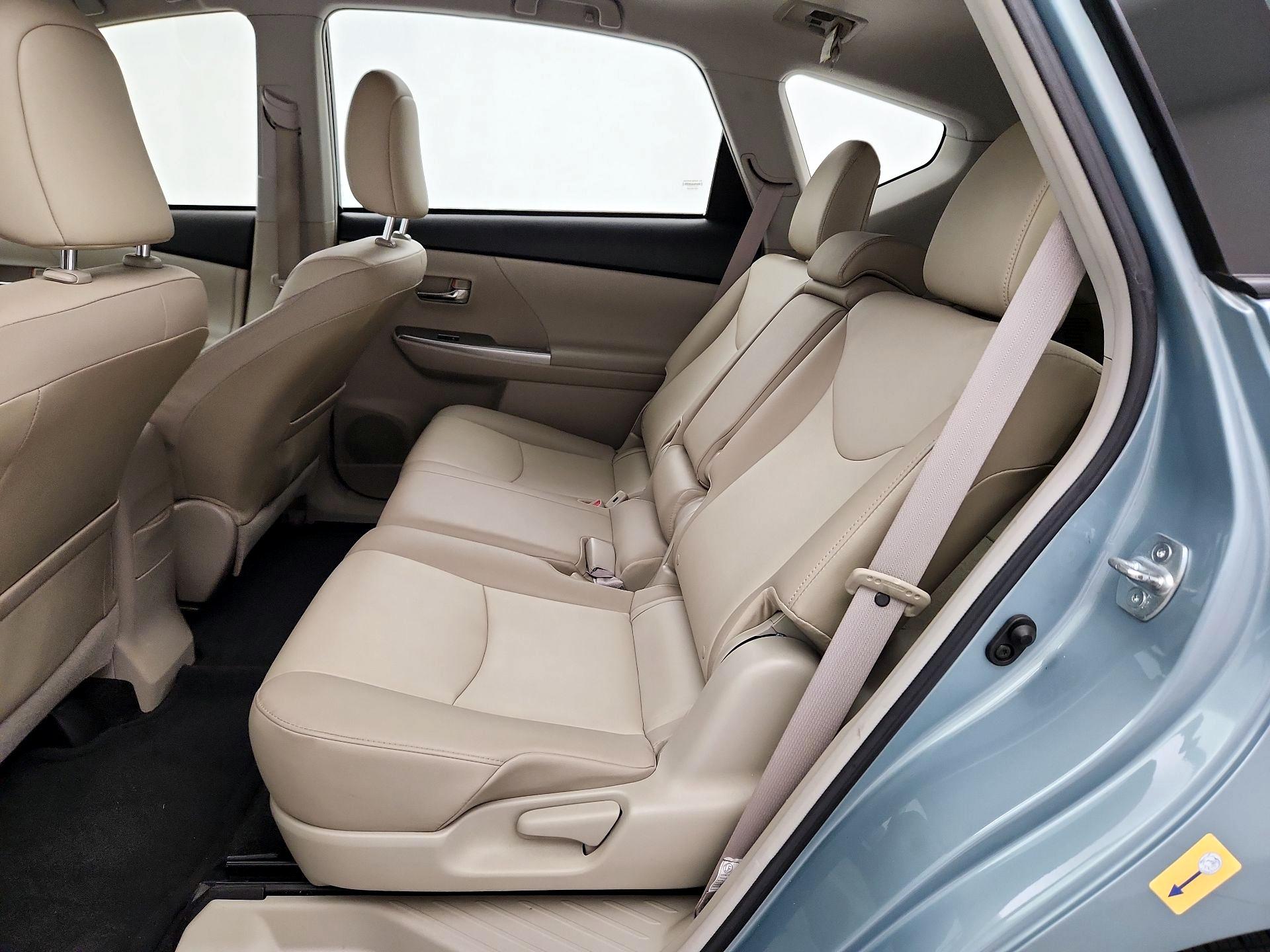 Thumbnail: 2015 Toyota Prius v - 20