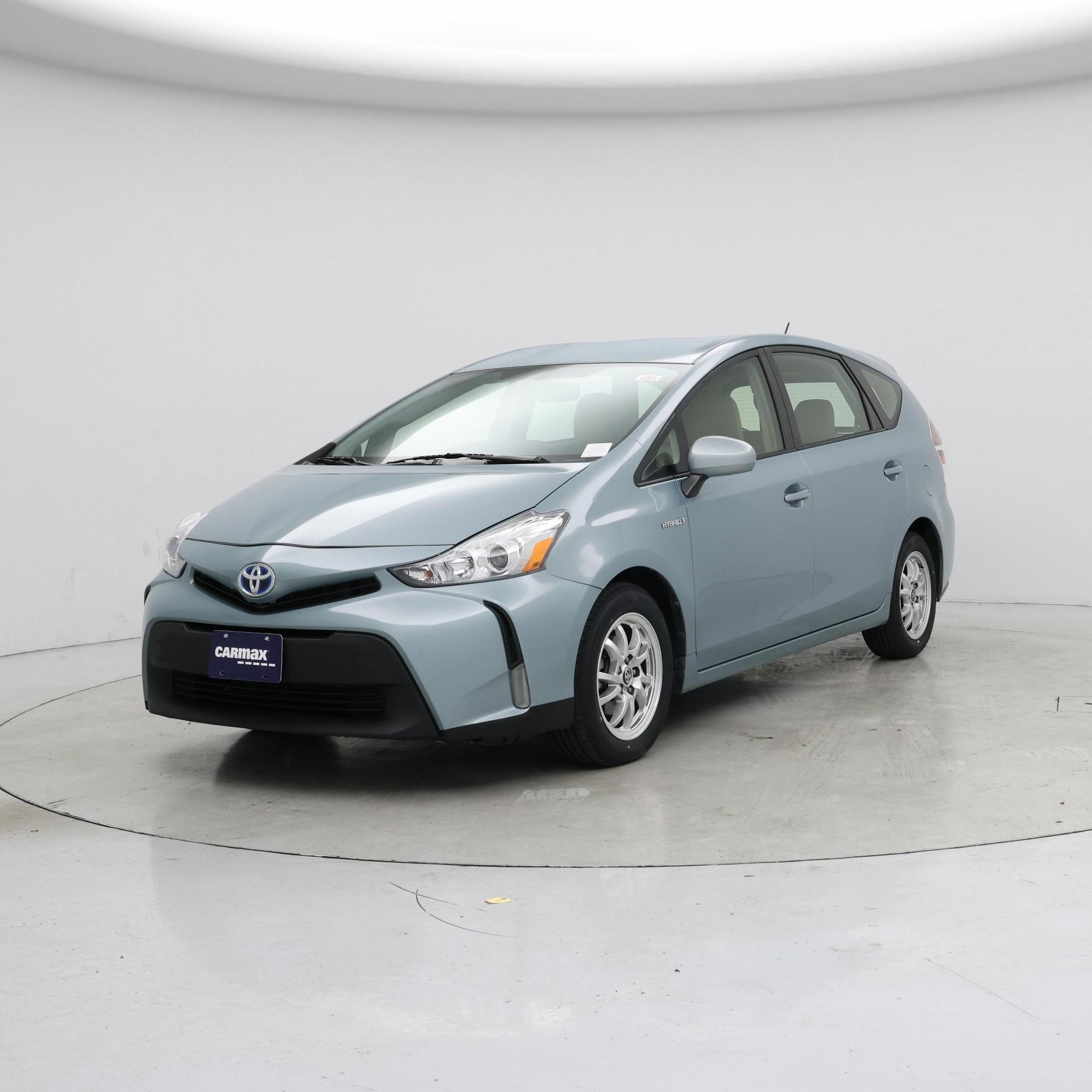 Thumbnail: 2015 Toyota Prius v - 4