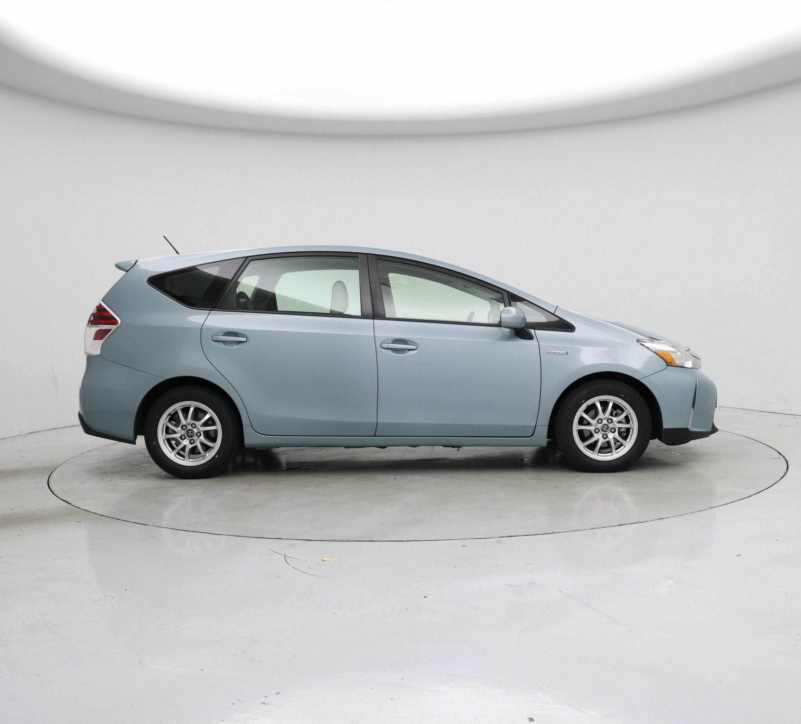 Thumbnail: 2015 Toyota Prius v - 7