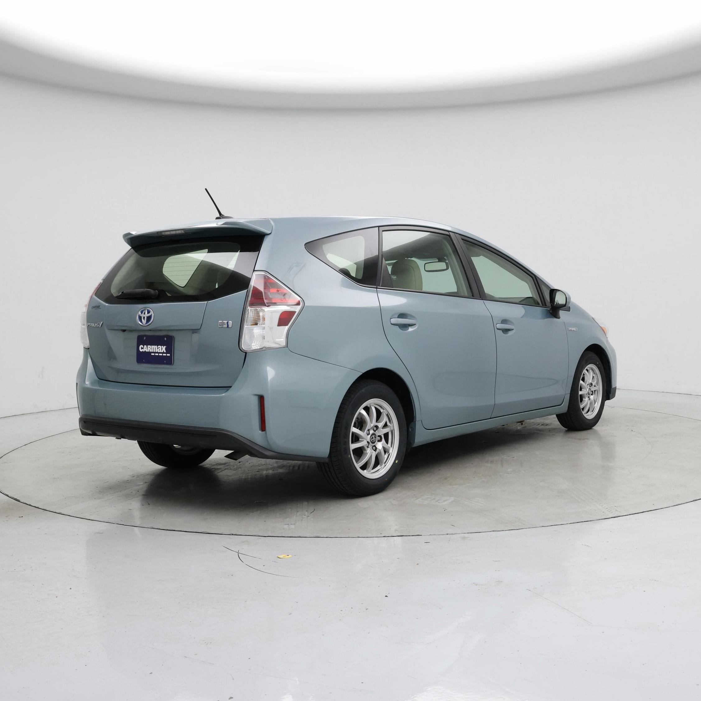 Thumbnail: 2015 Toyota Prius v - 8
