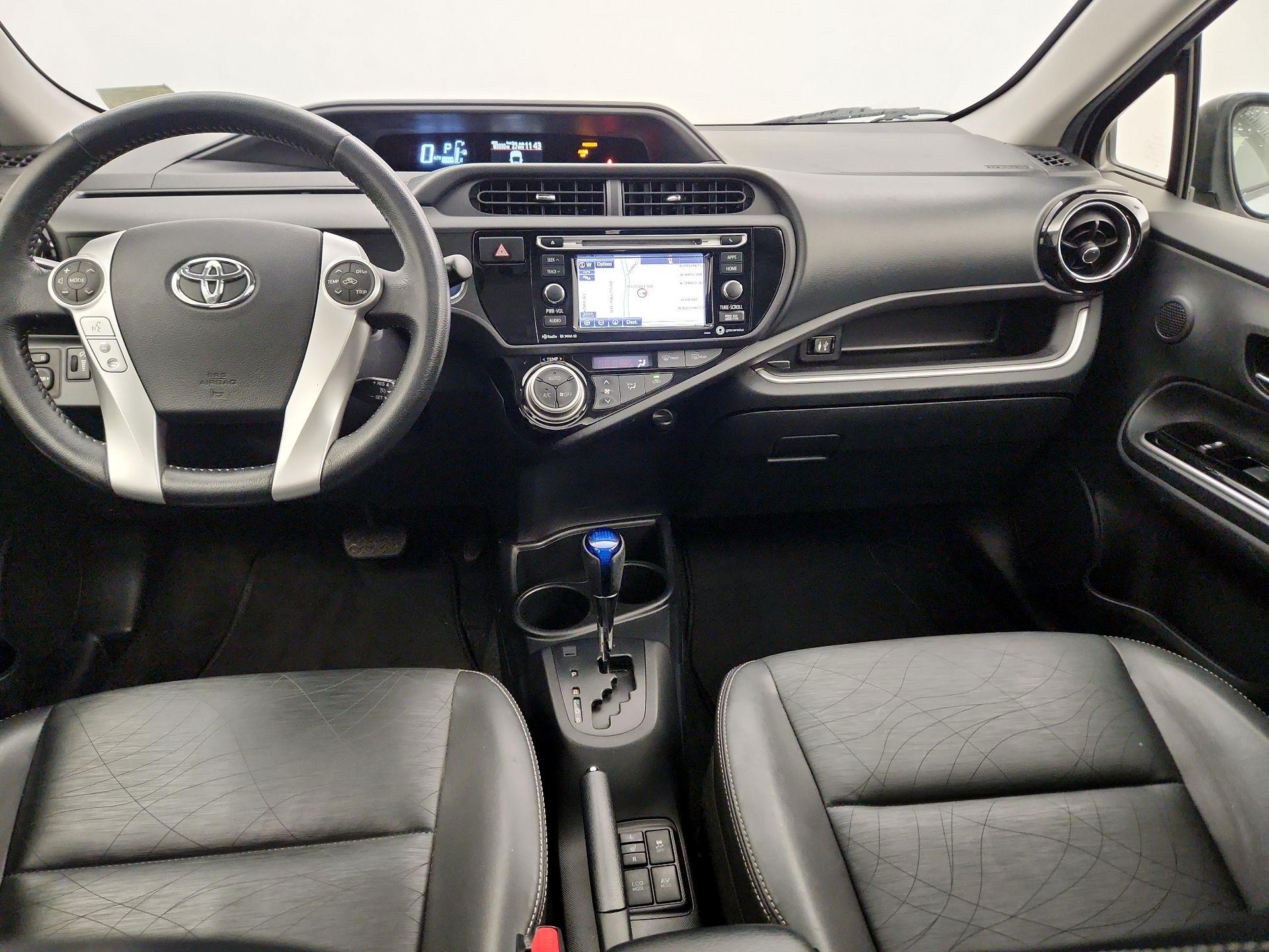 Thumbnail: 2016 Toyota Prius c - 9