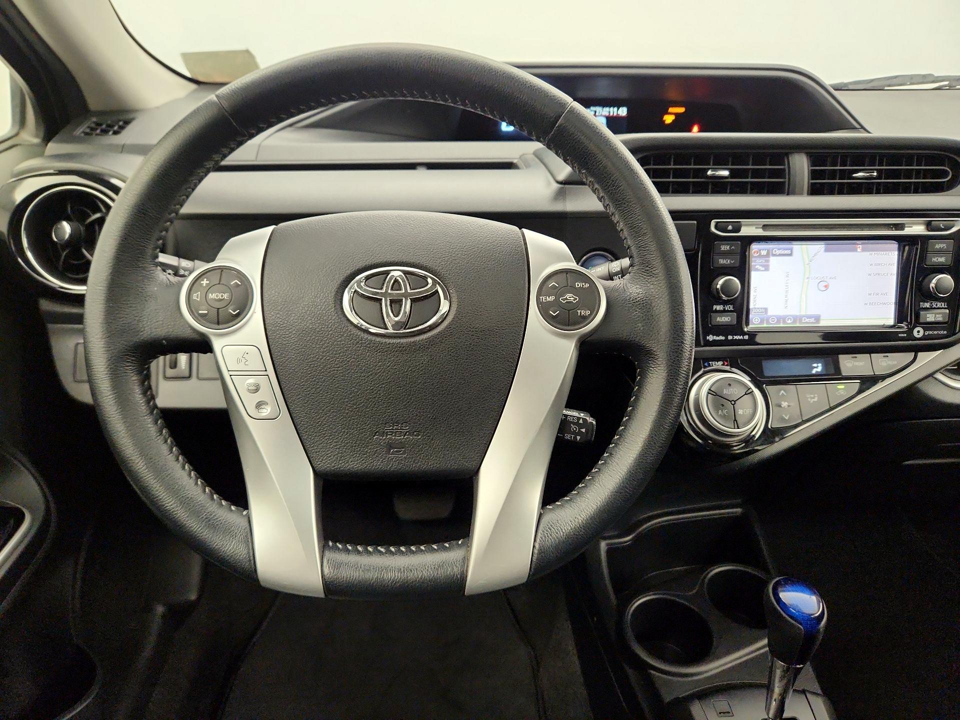 Thumbnail: 2016 Toyota Prius c - 10