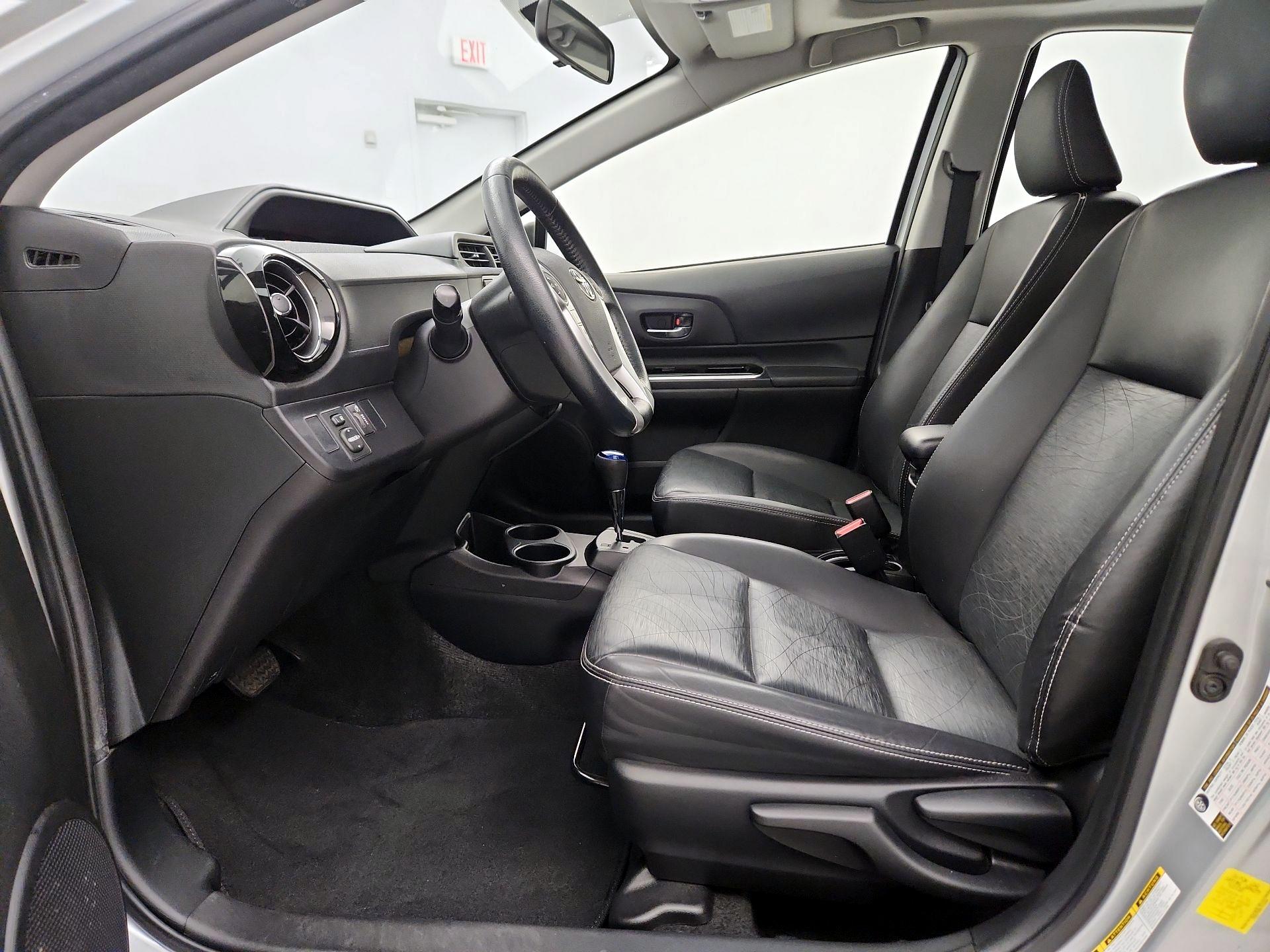 Thumbnail: 2016 Toyota Prius c - 11