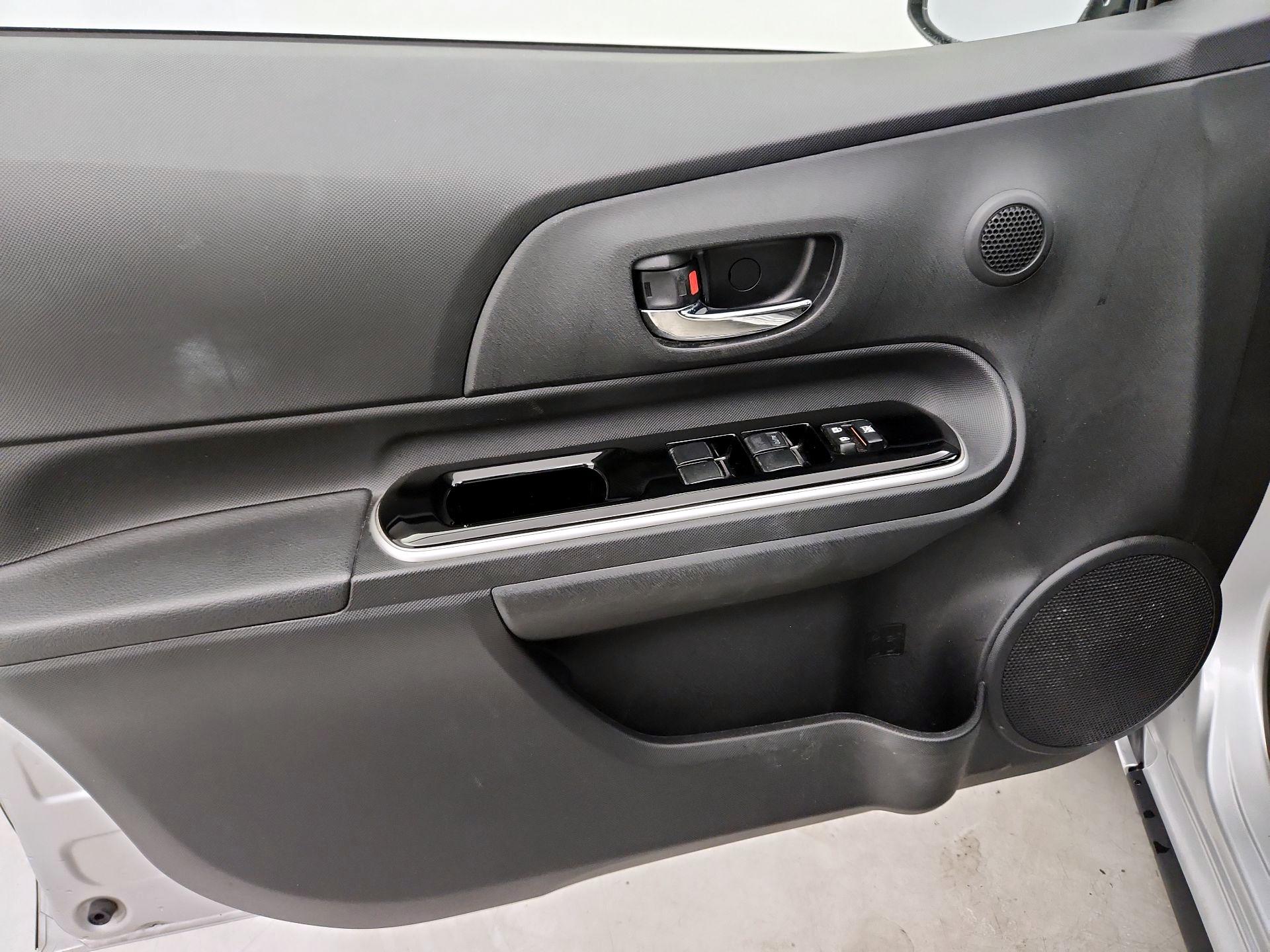 Thumbnail: 2016 Toyota Prius c - 12